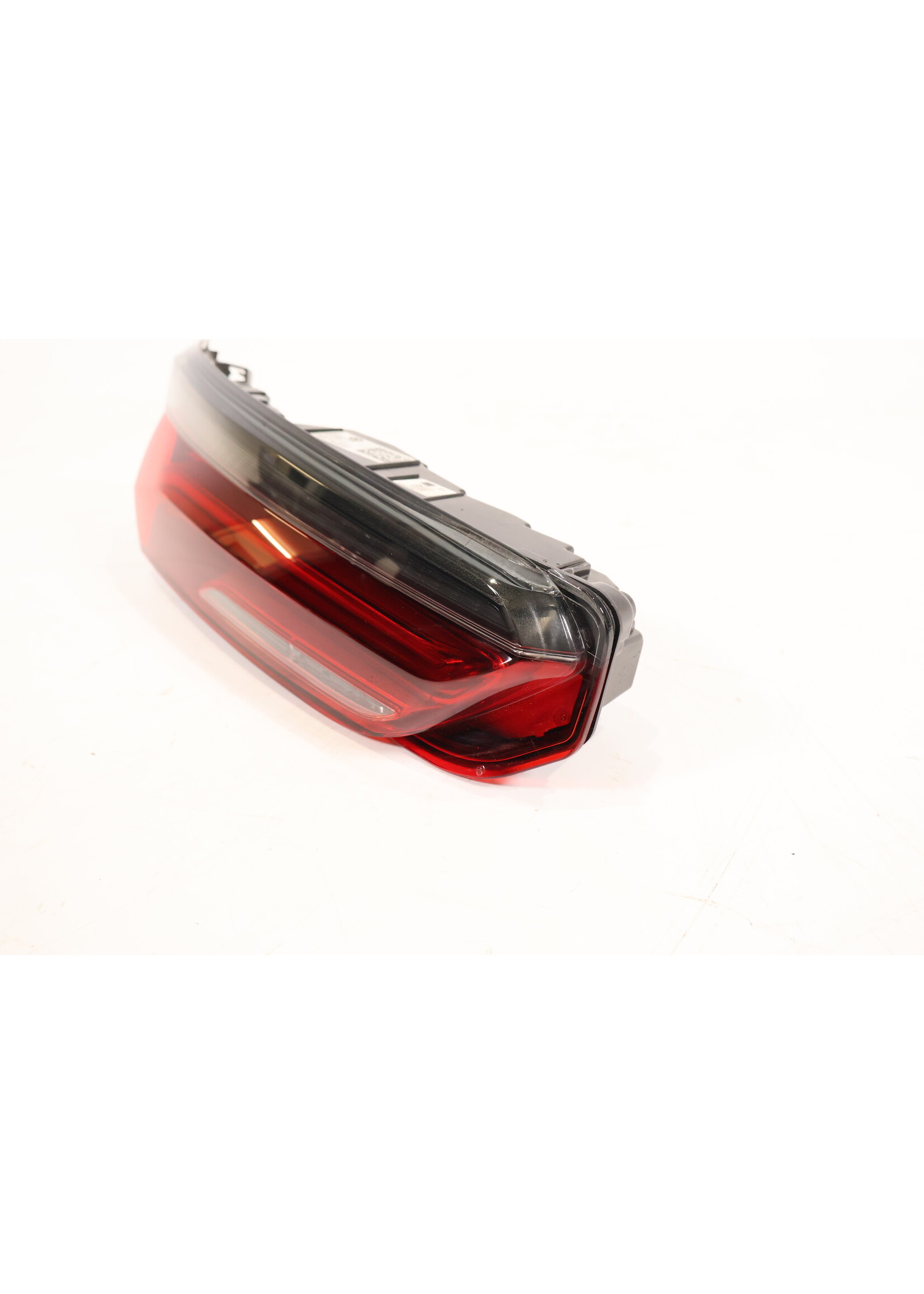 BMW BMW 8er G14 G15 G16 LED Rücklicht links in der Heckklappe 63217445775 7445775