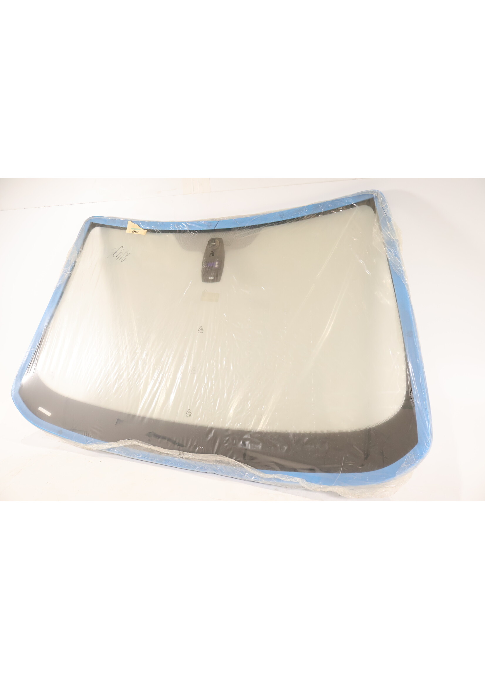 BMW BMW 5 Series E60 E61 Original new windscreen with rain sensor / HUD 51317070298 7070298