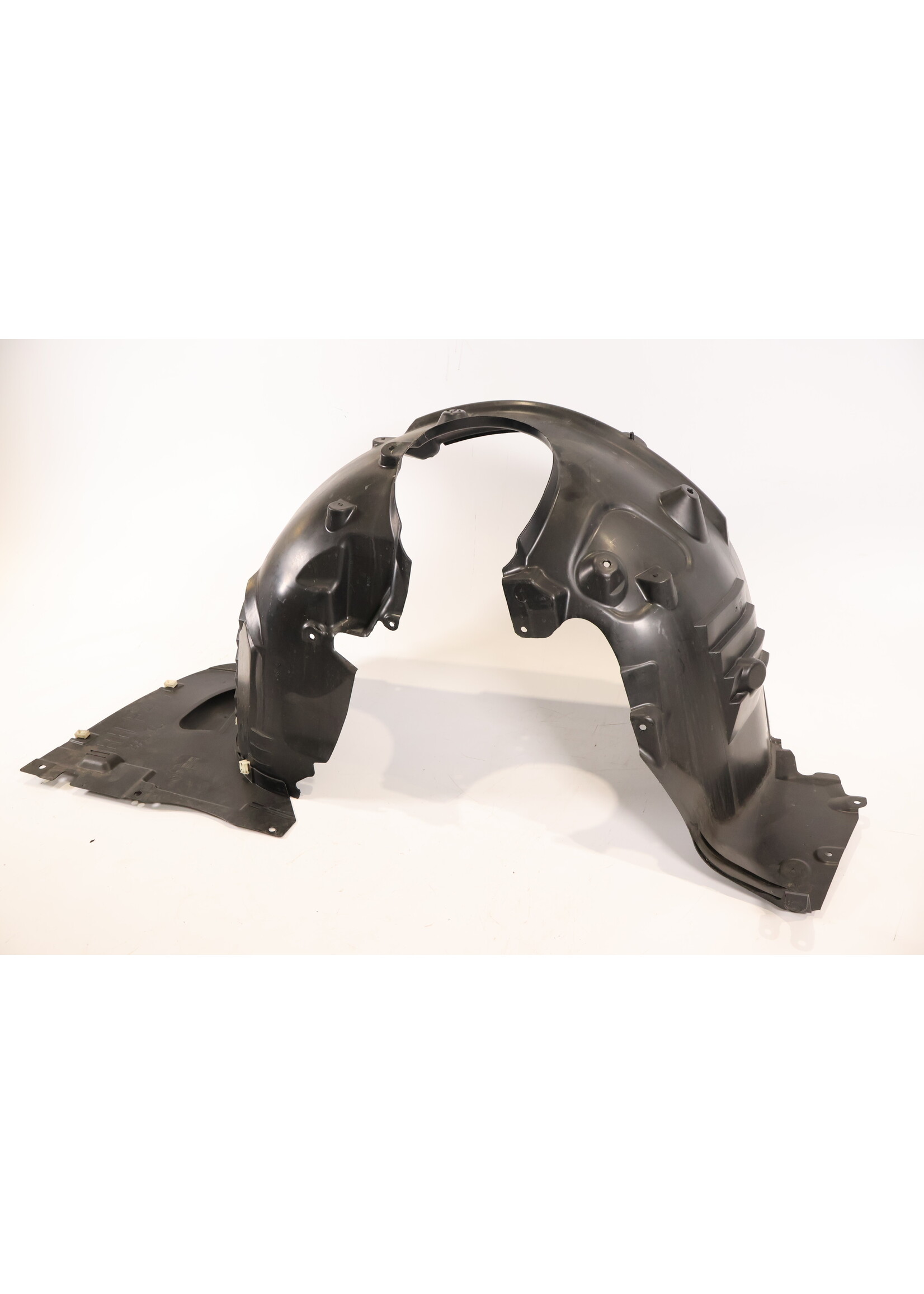 BMW BMW 1 + 2 Series F40 F44 Wheel arch cover / mud pan right front 51717436624 7436624