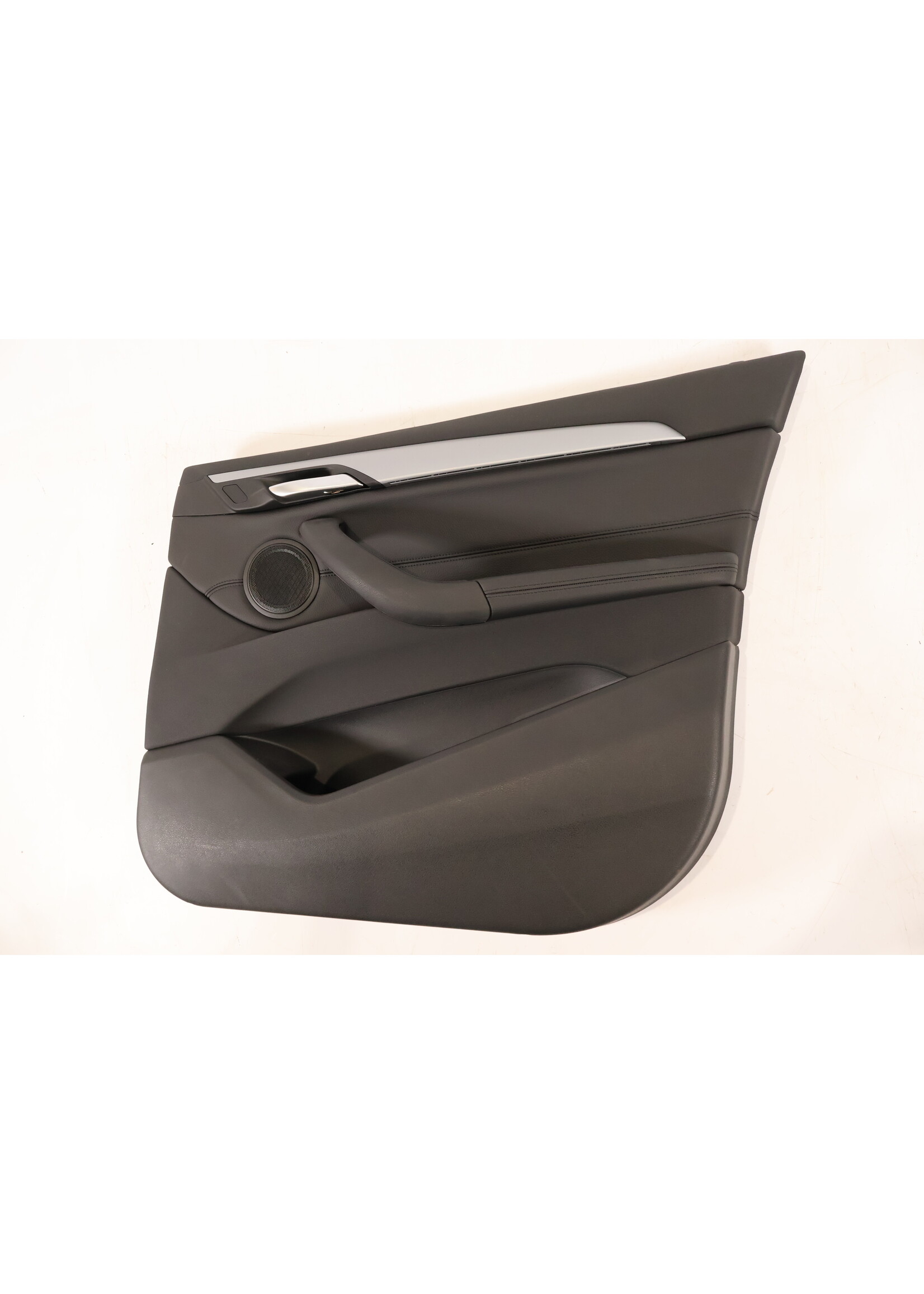BMW BMW X1 F48 Door panel complete right front 7438064