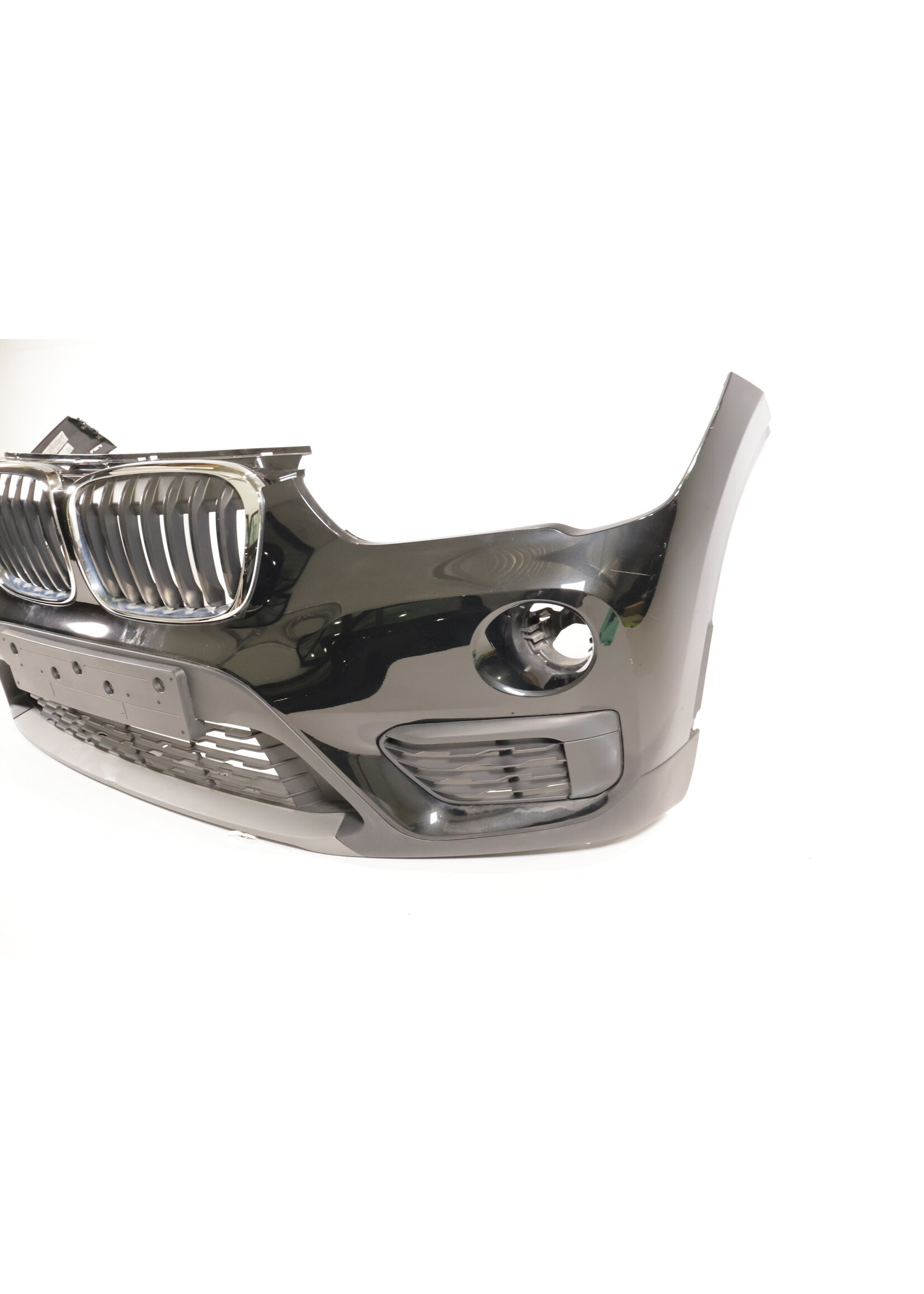 BMW BMW X1 F48 Complete front bumper with PDC 7453565 51117453565