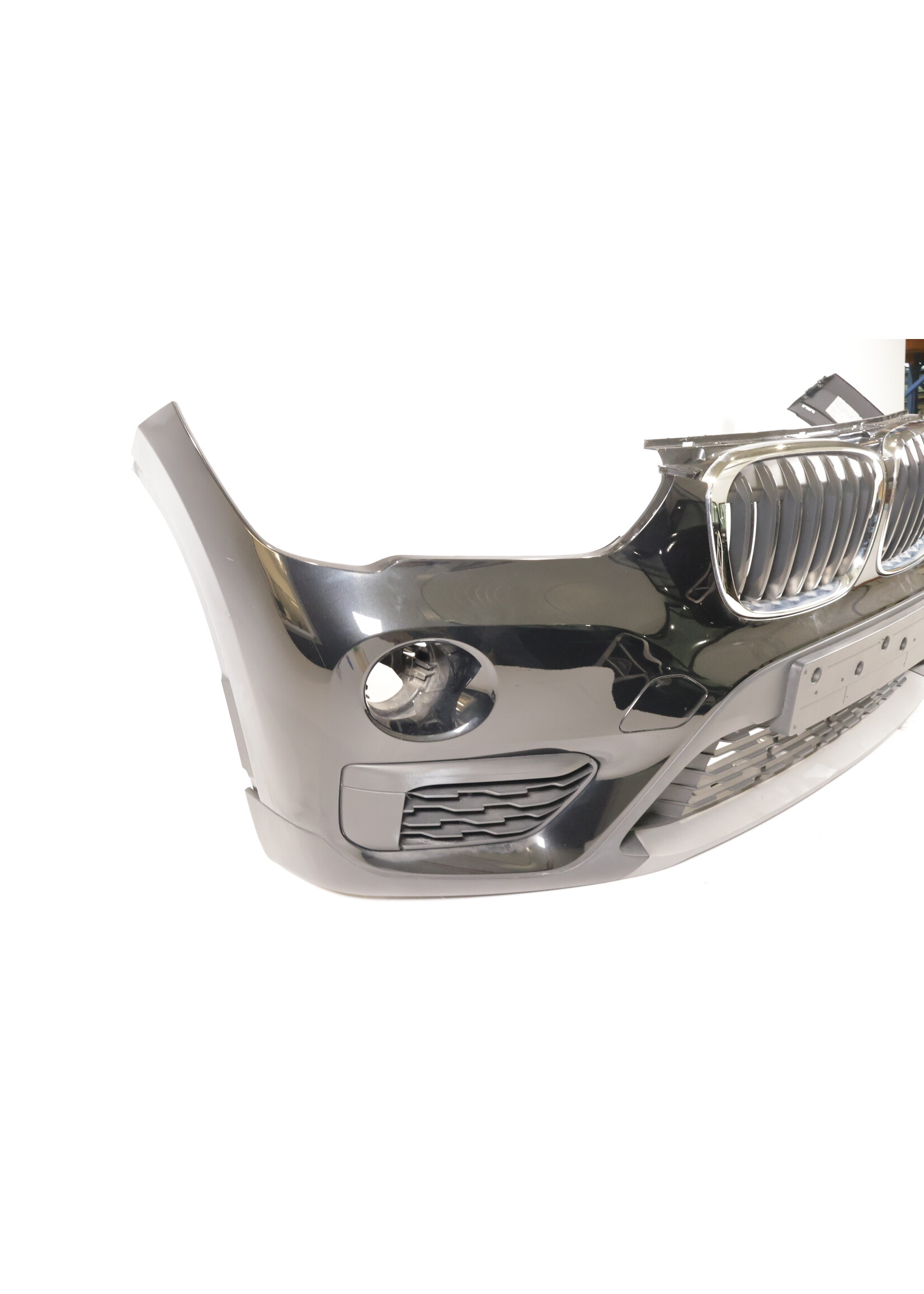 BMW BMW X1 F48 Complete front bumper with PDC 7453565 51117453565