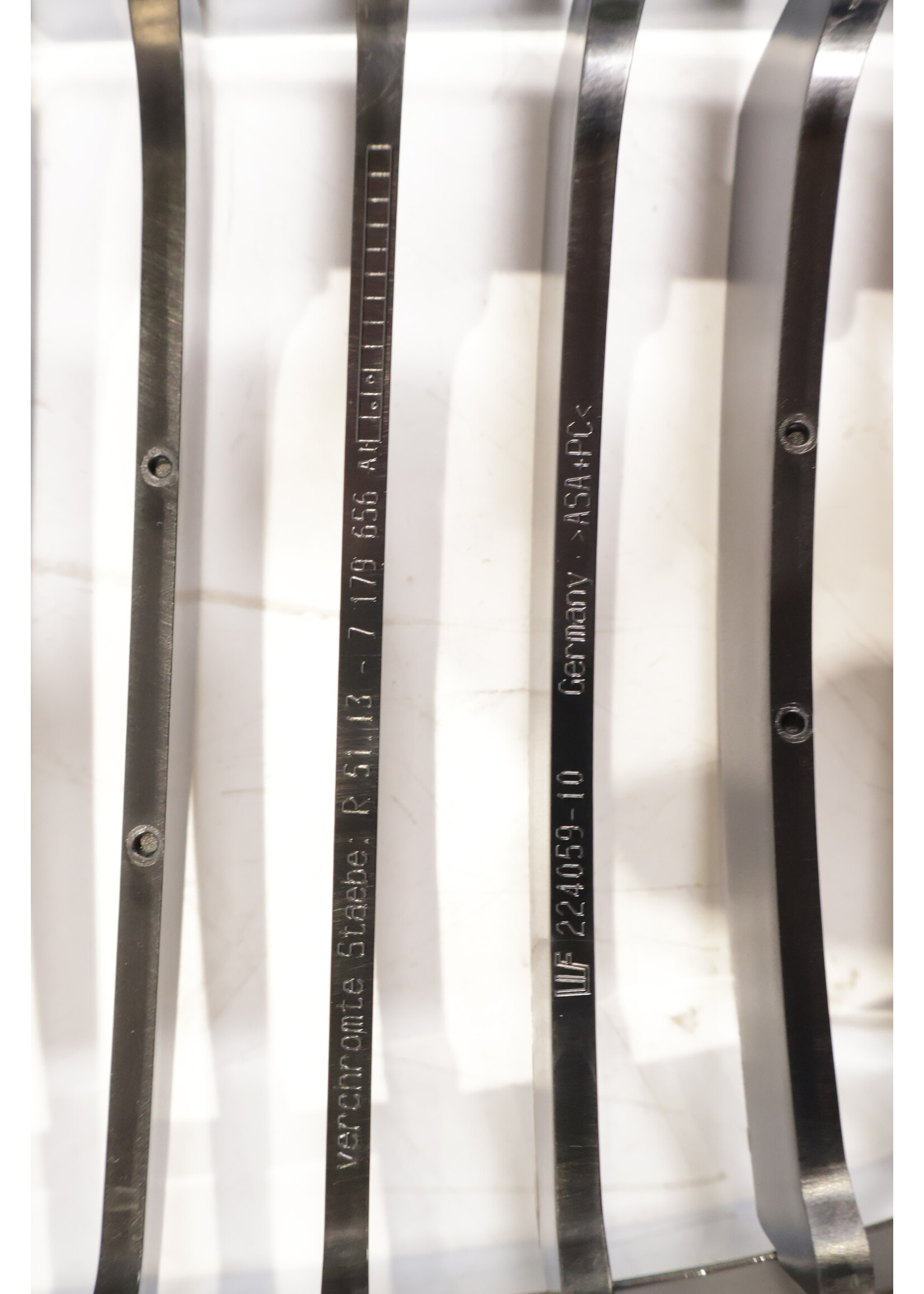 BMW BMW 1 Serie E81 E82 E88 OEM Grill / nier rechts NIEUW! 51137179656 7179656