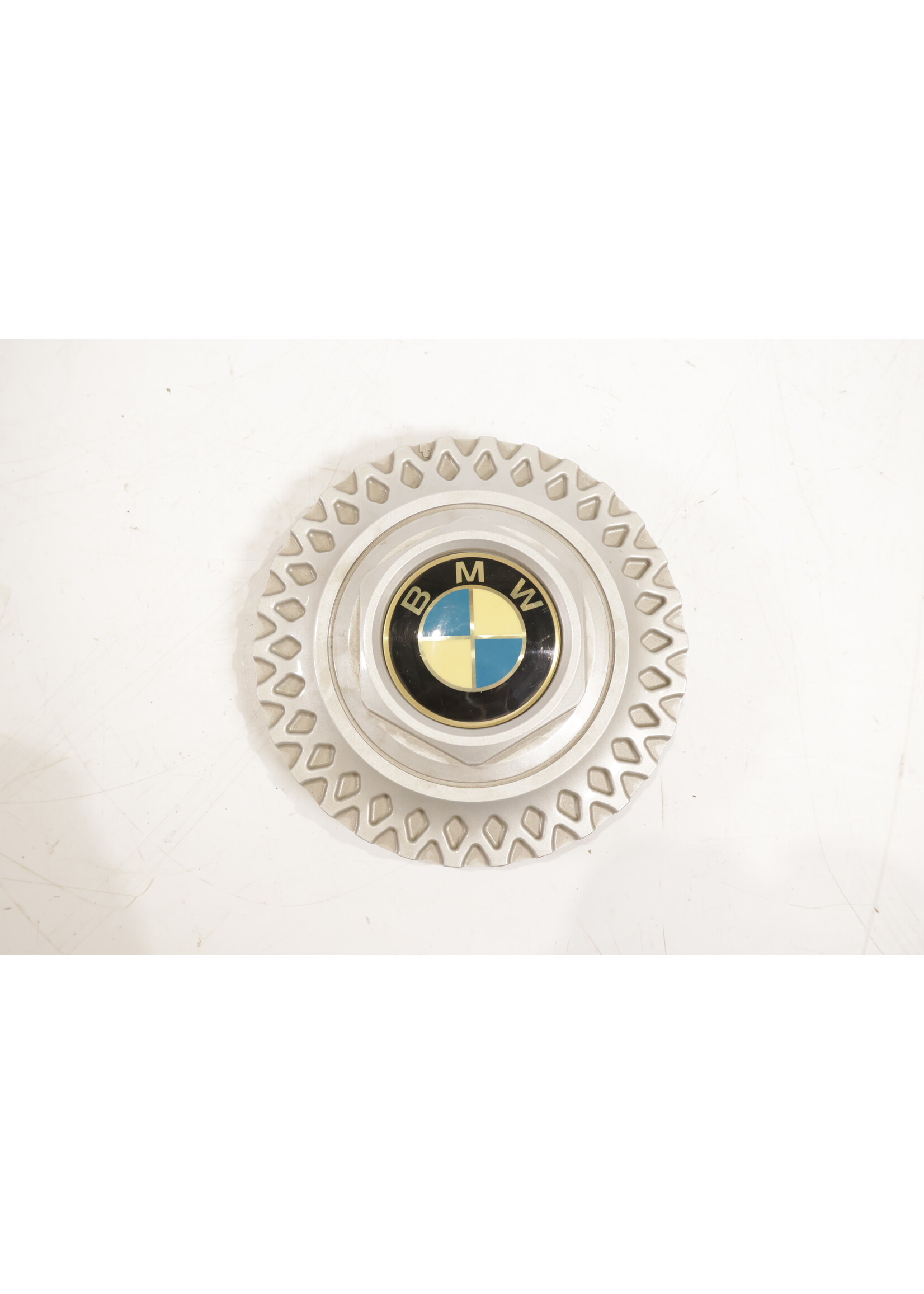 BMW  BMW E34 OEM Nabenkappenfelge NEU! 36131180777 1180777