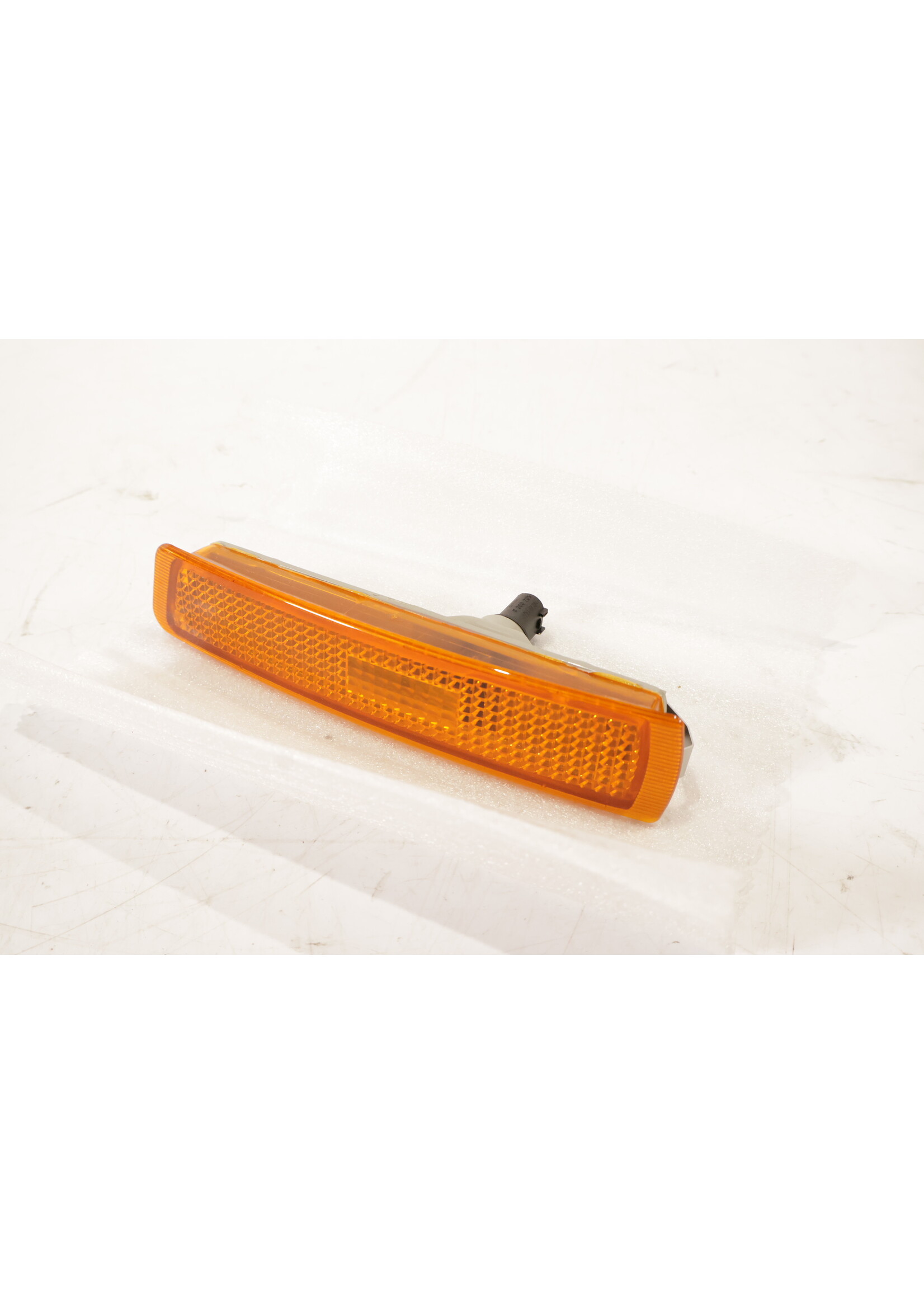 BMW BMW Z3 E36/7 OEM Bumper side marker lamp right NEW! 63148389696 8389696