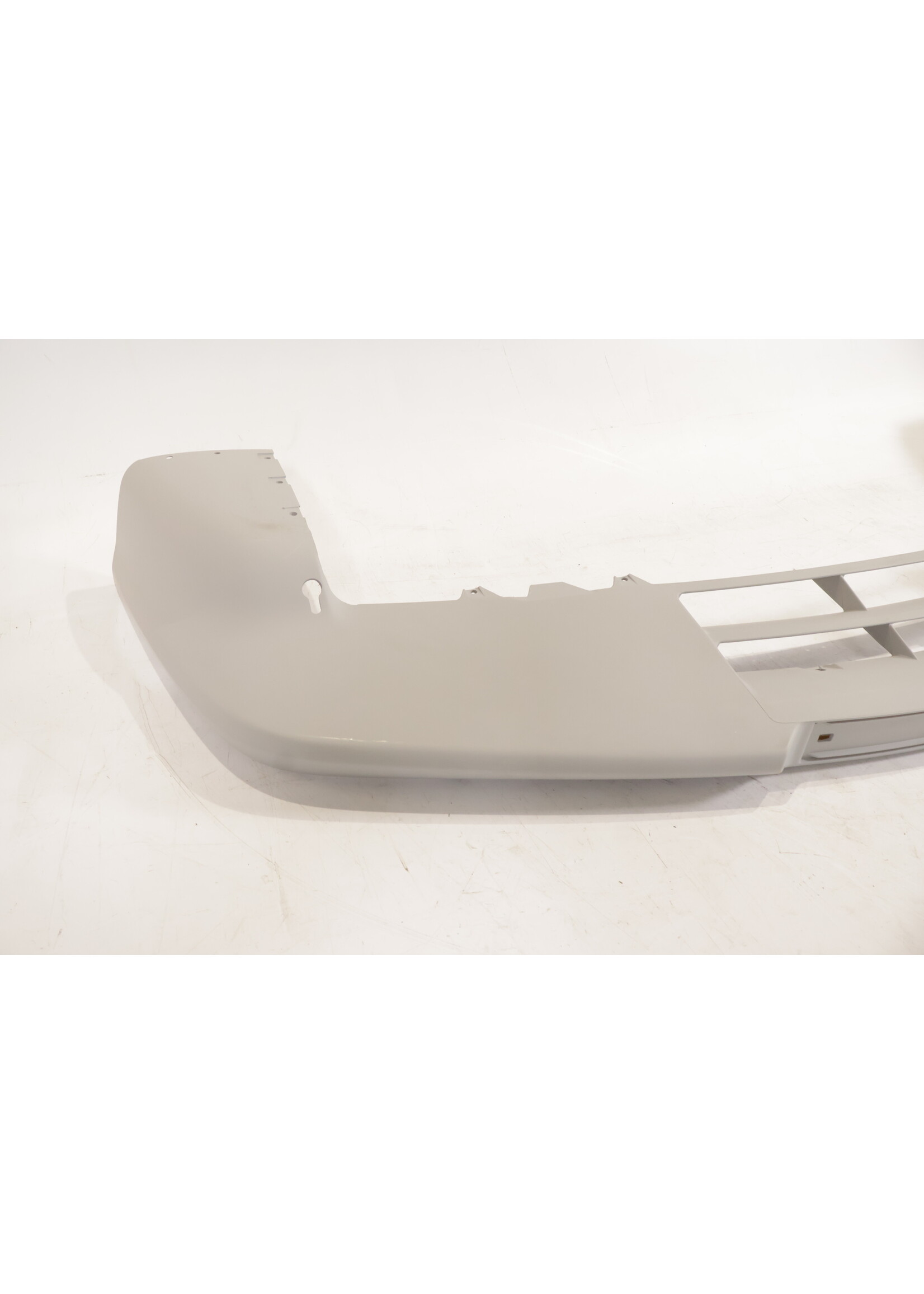 BMW BMW 8 Serie E31 OEM Bumper onderste deel NIEUW! 51118108171 51111940740