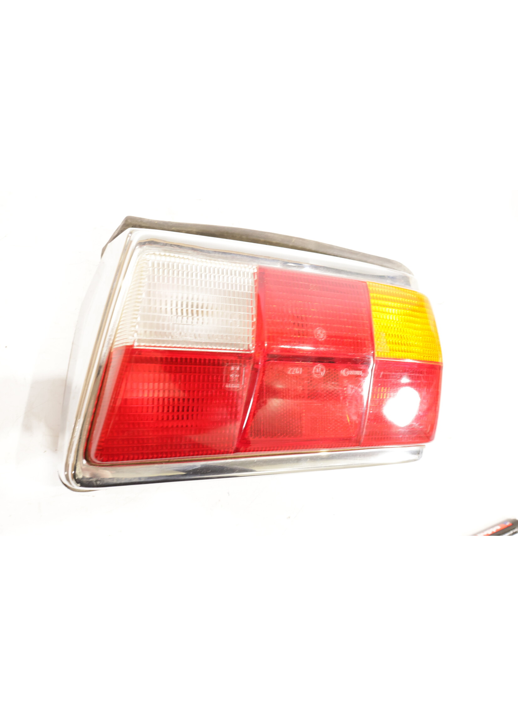 BMW BMW E12 5 Serie OEM Achterlicht rechts NIEUW! 21330r3 43386r7 2261r 63211354416