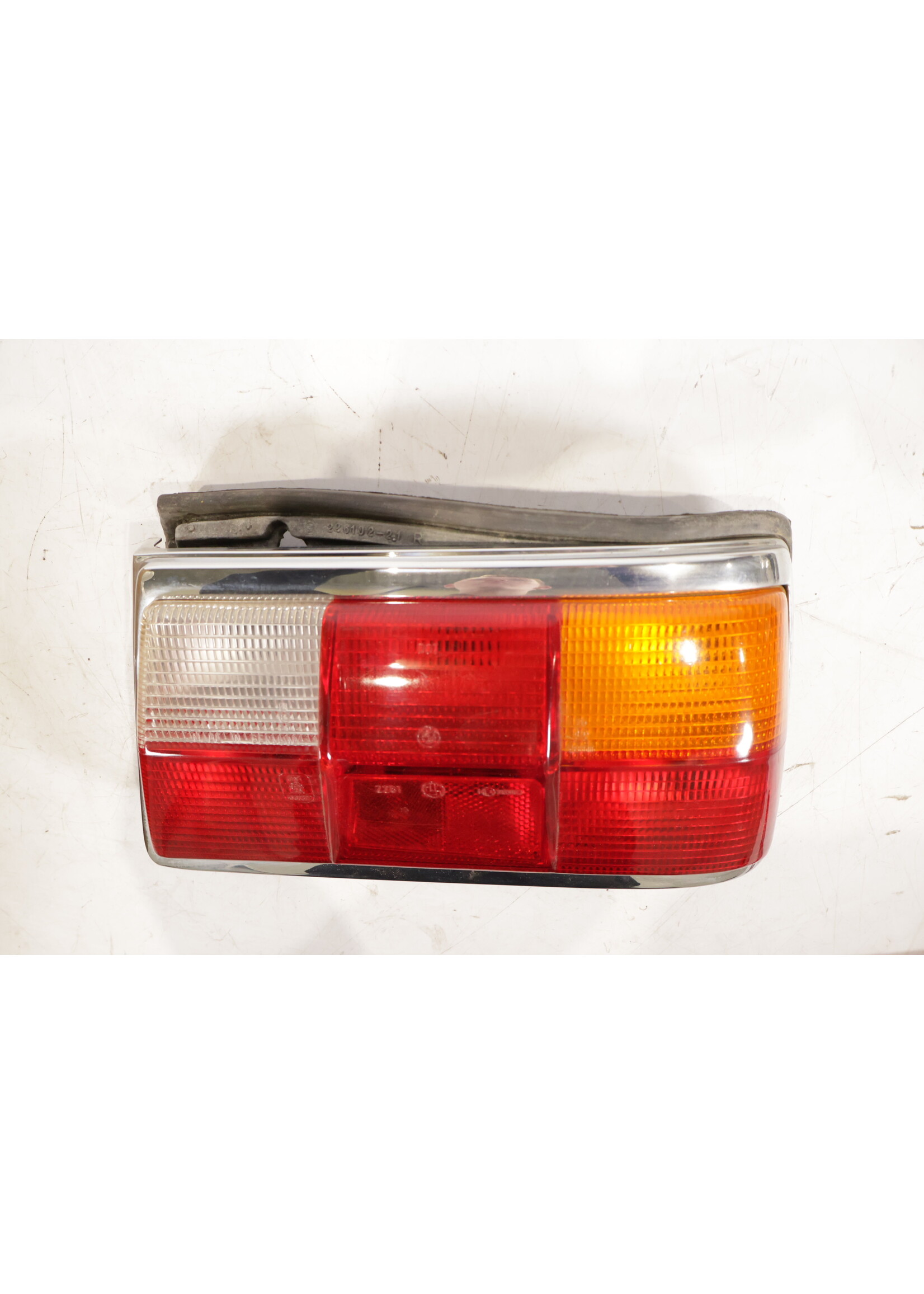 BMW BMW E12 5 Series OEM Taillight right NEW! 21330r3 43386r7 2261r 63211354416