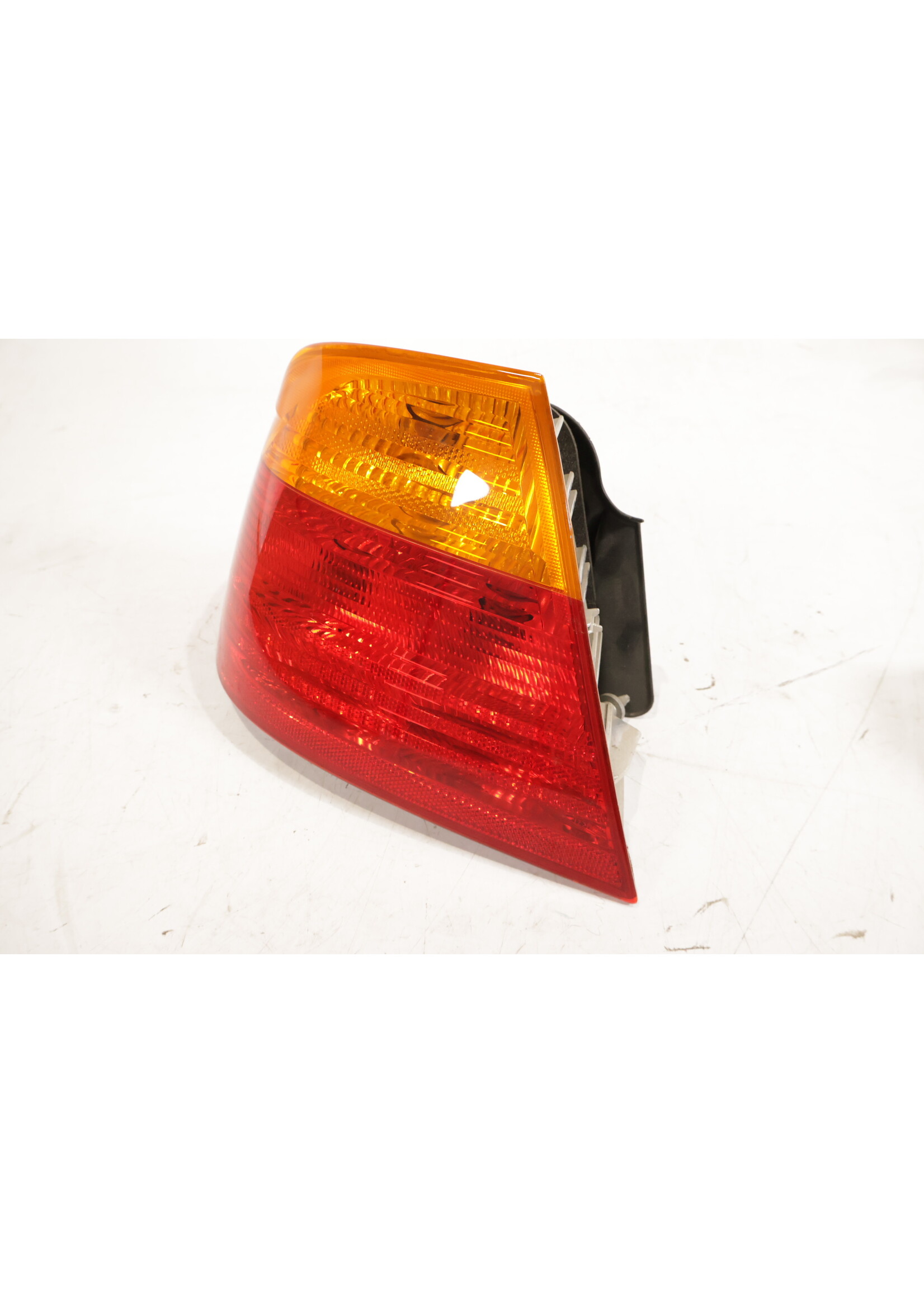 BMW BMW E46 3 Series OEM Taillight left 8375801 63218375801