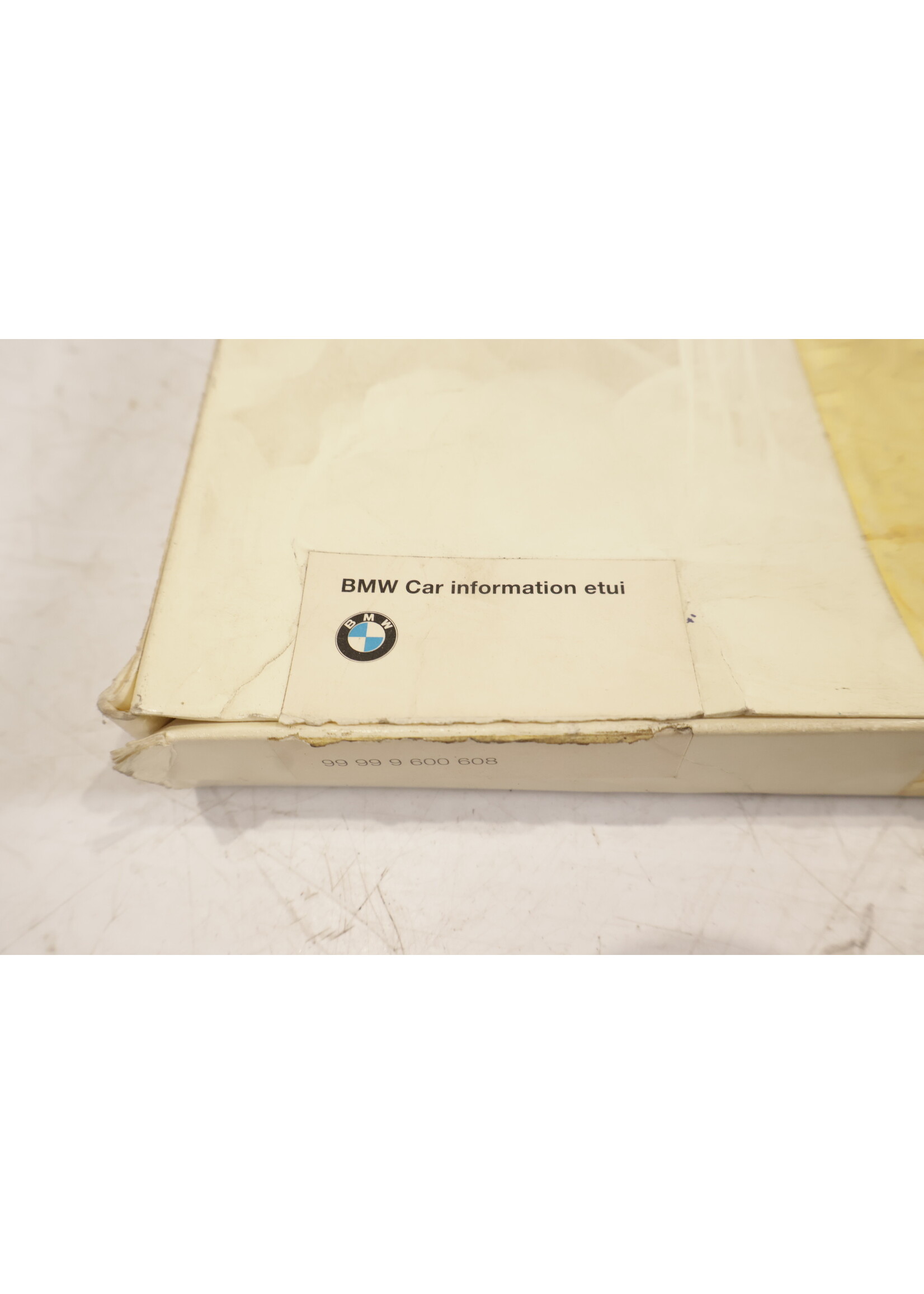BMW  BMW E23 7er OEM Aufbewahrungsordner Historie Informationen Leder NEU!