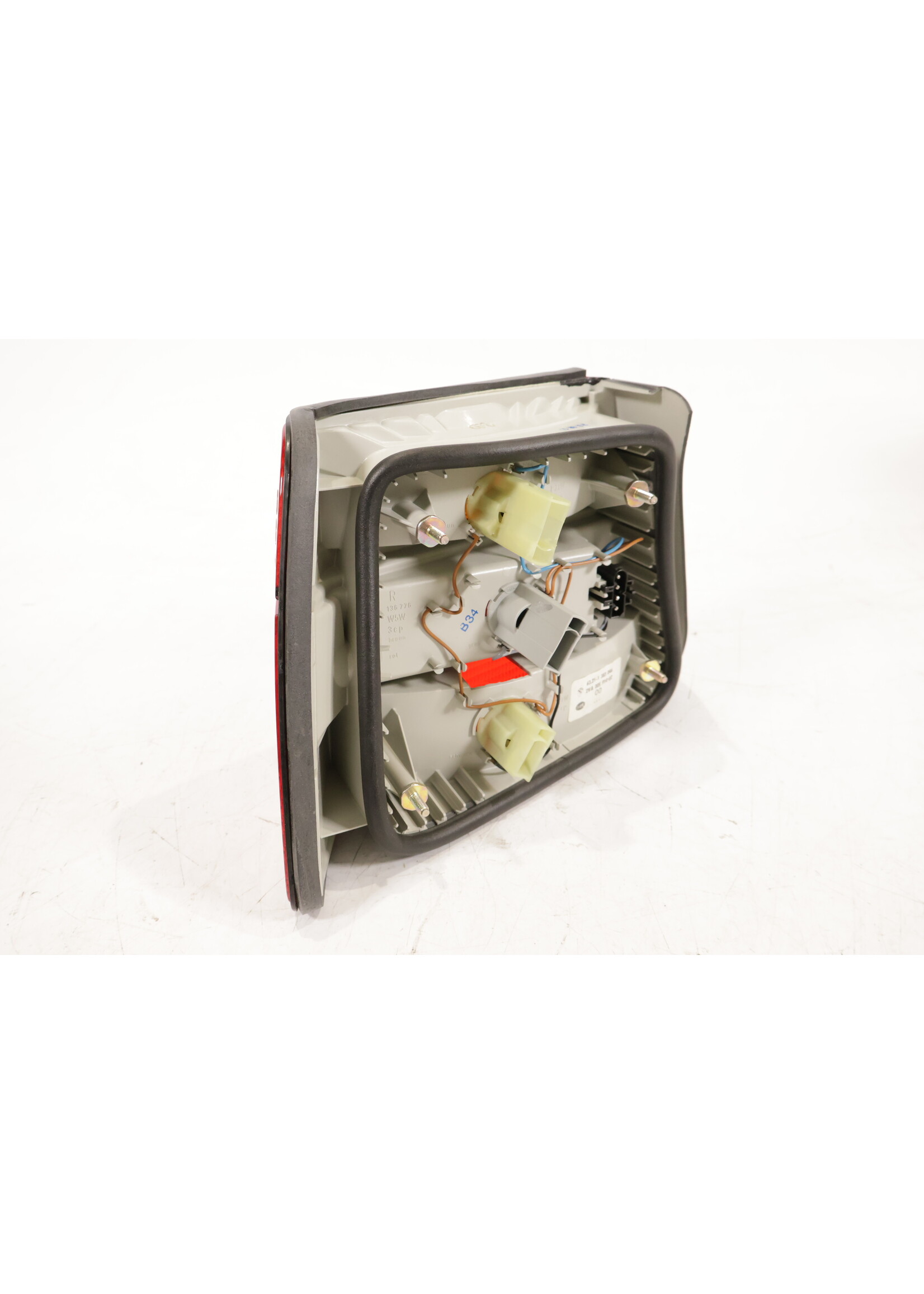 BMW BMW E31 8er OEM Rücklicht rechts NEU! 63211383046 1383046