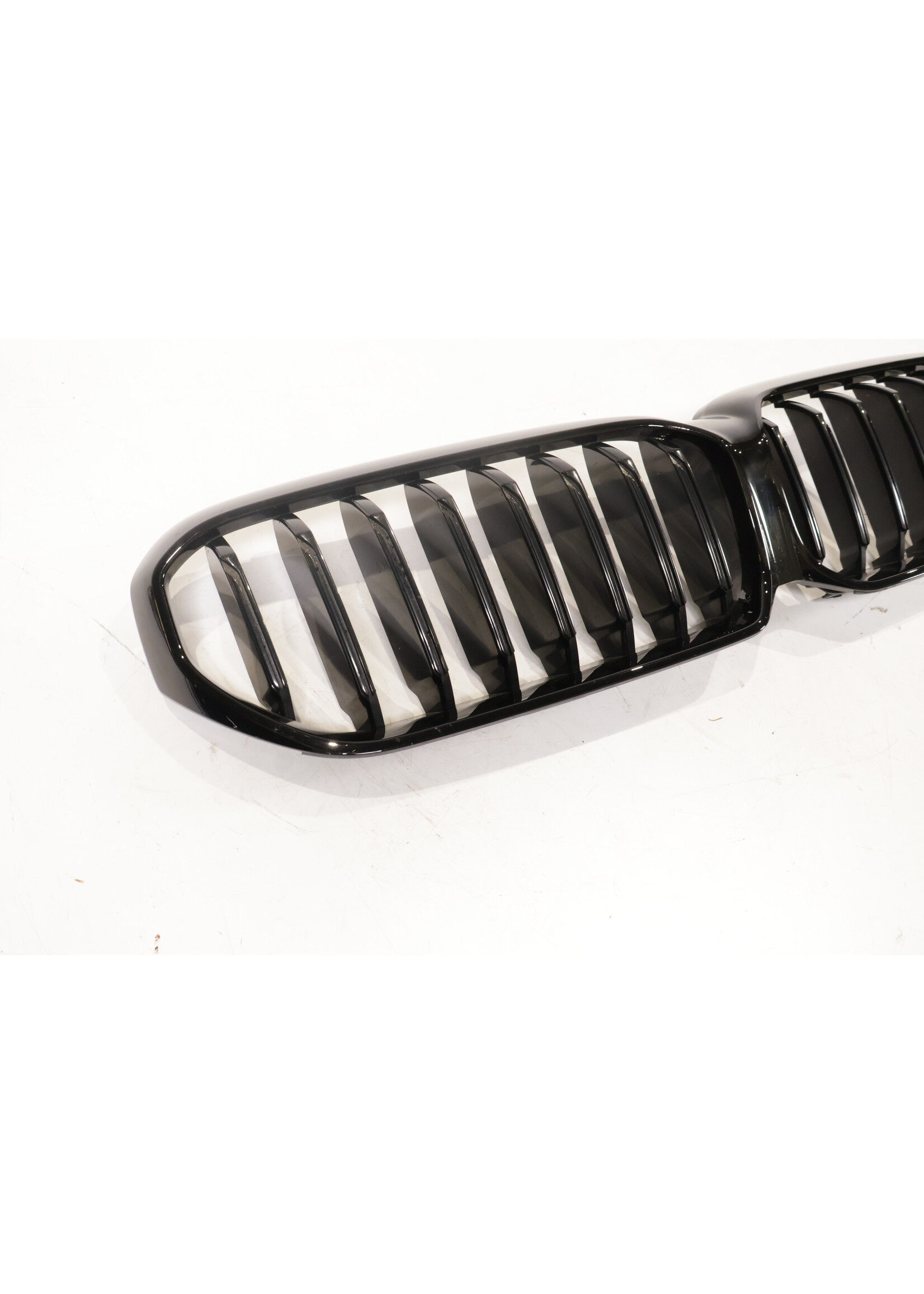 BMW BMW 5er G30 G31 OEM Grill / Niere vorn Hochglanzschwarz 5113185178 185178