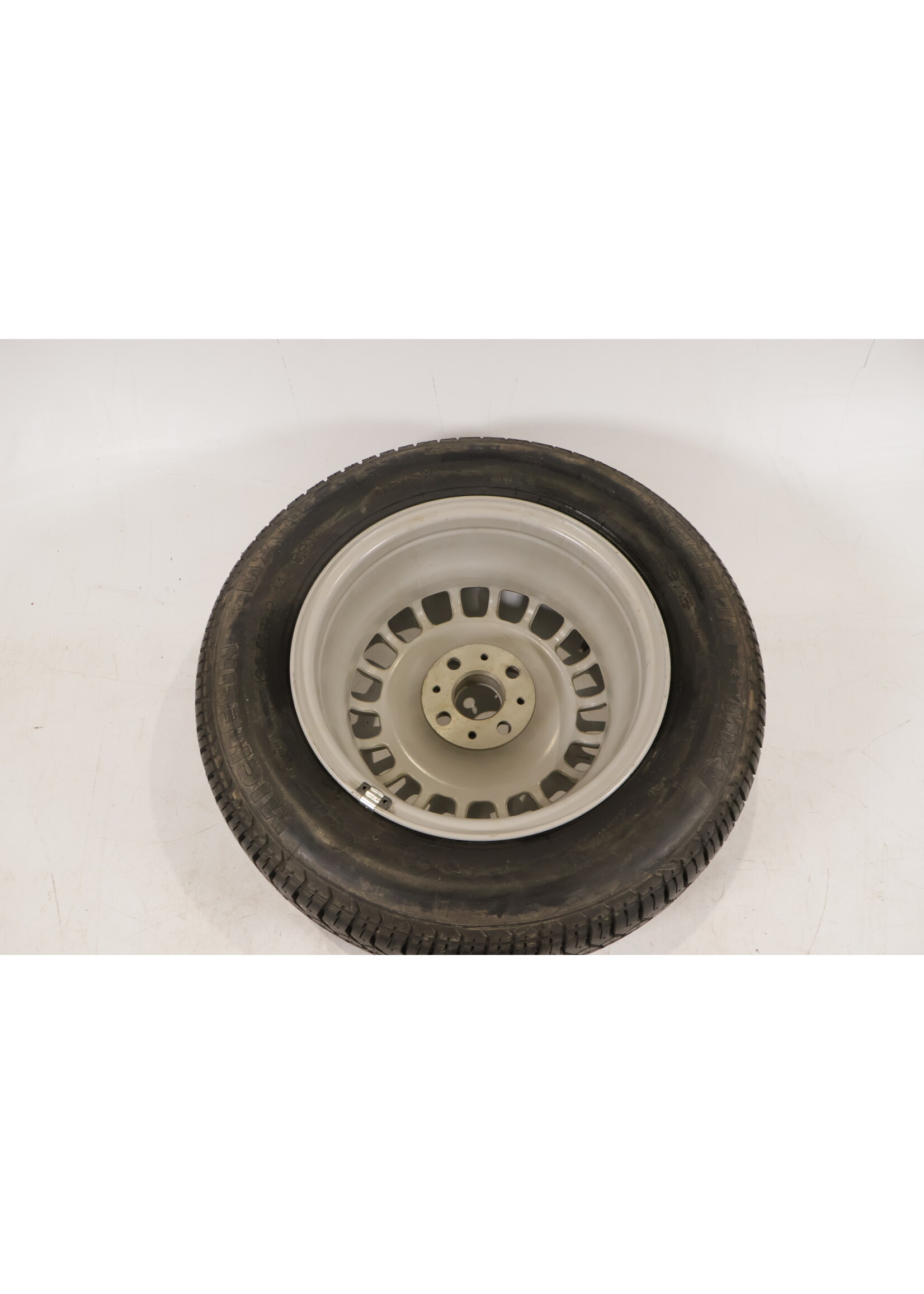 BMW BMW E30 3 Series 14'' rim 6J ET 35 with Michelin tire 1125688 36111125688