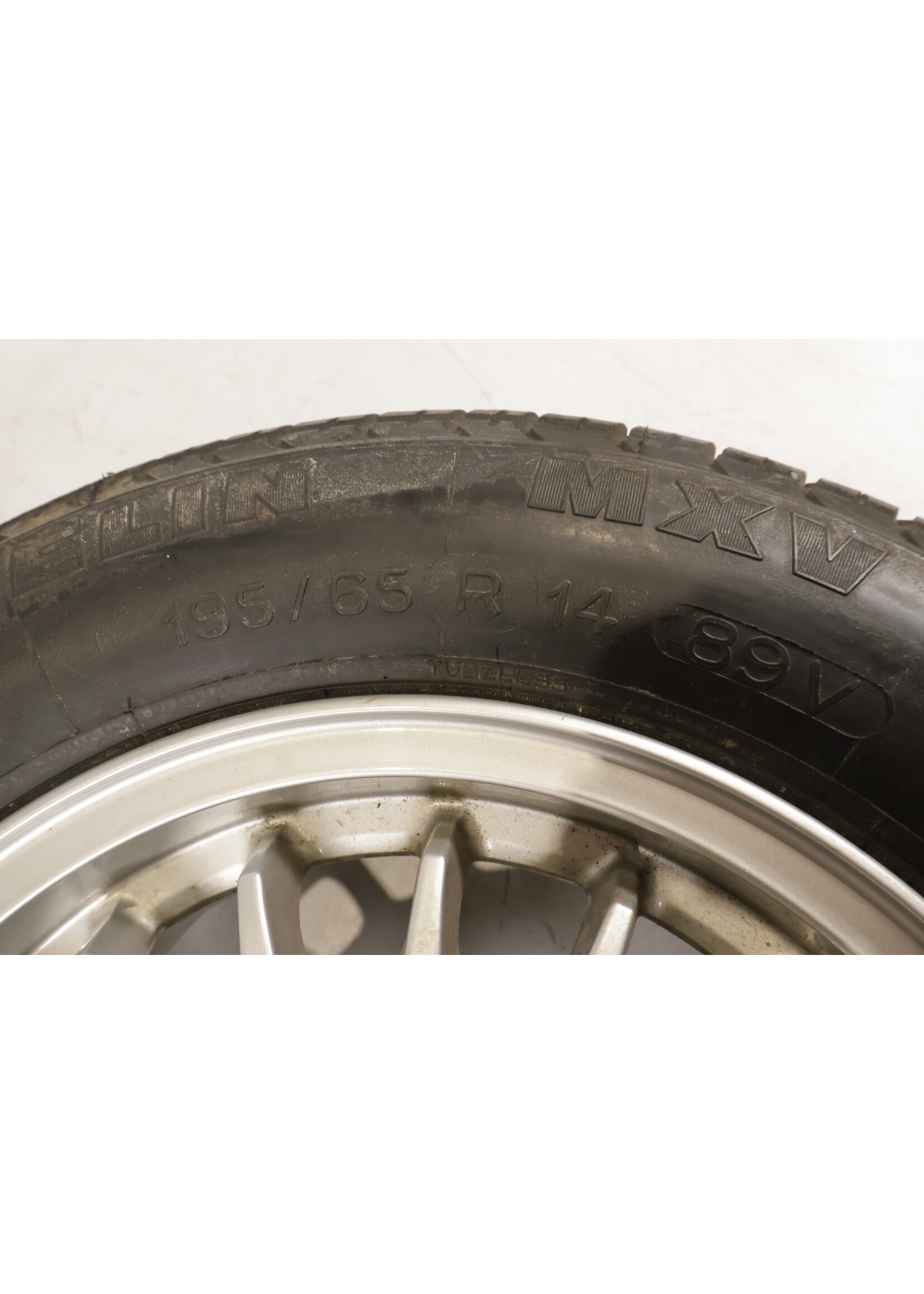 BMW BMW E30 3 Series 14'' rim 6J ET 35 with Michelin tire 1125688 36111125688