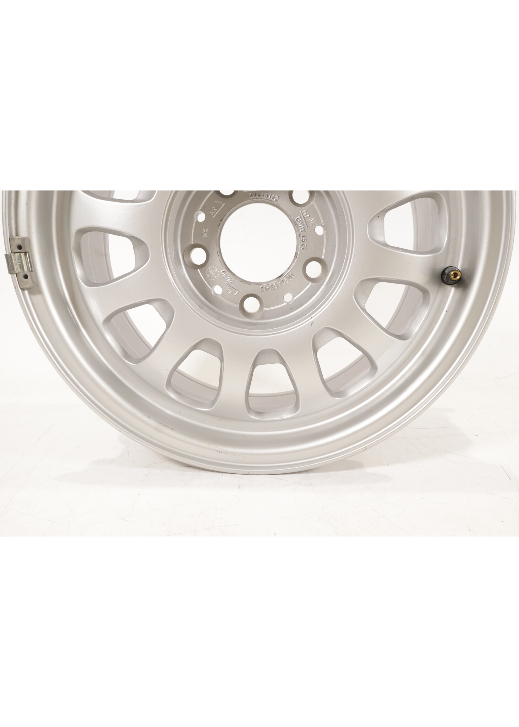 BMW  BMW E39 5 Series 15'' Original rim 7J ET 20 1093463