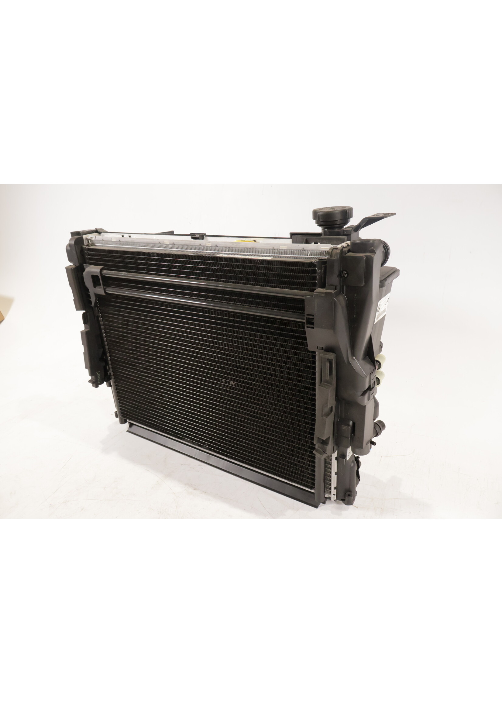 BMW  BMW E46 3er OEM Komplettes Kühlerpaket mit Lüfter NEU! 17117505663 7505663