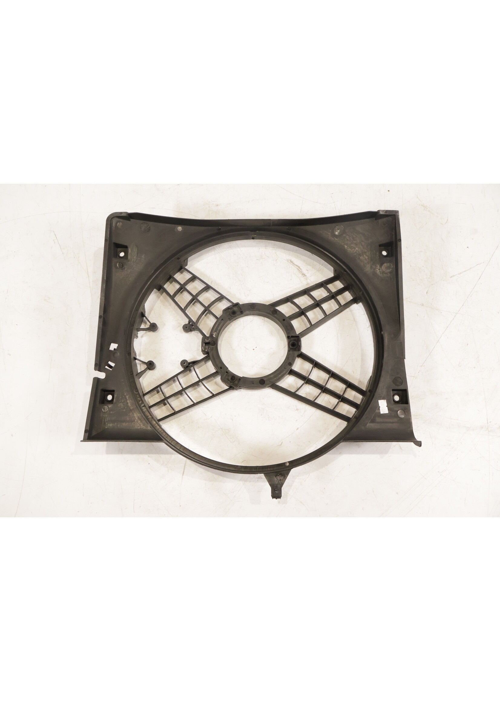 BMW BMW E90 E91 E92 E93 3 Serie OEM koelfan behuizing NIEUW! 17117790897 7790897