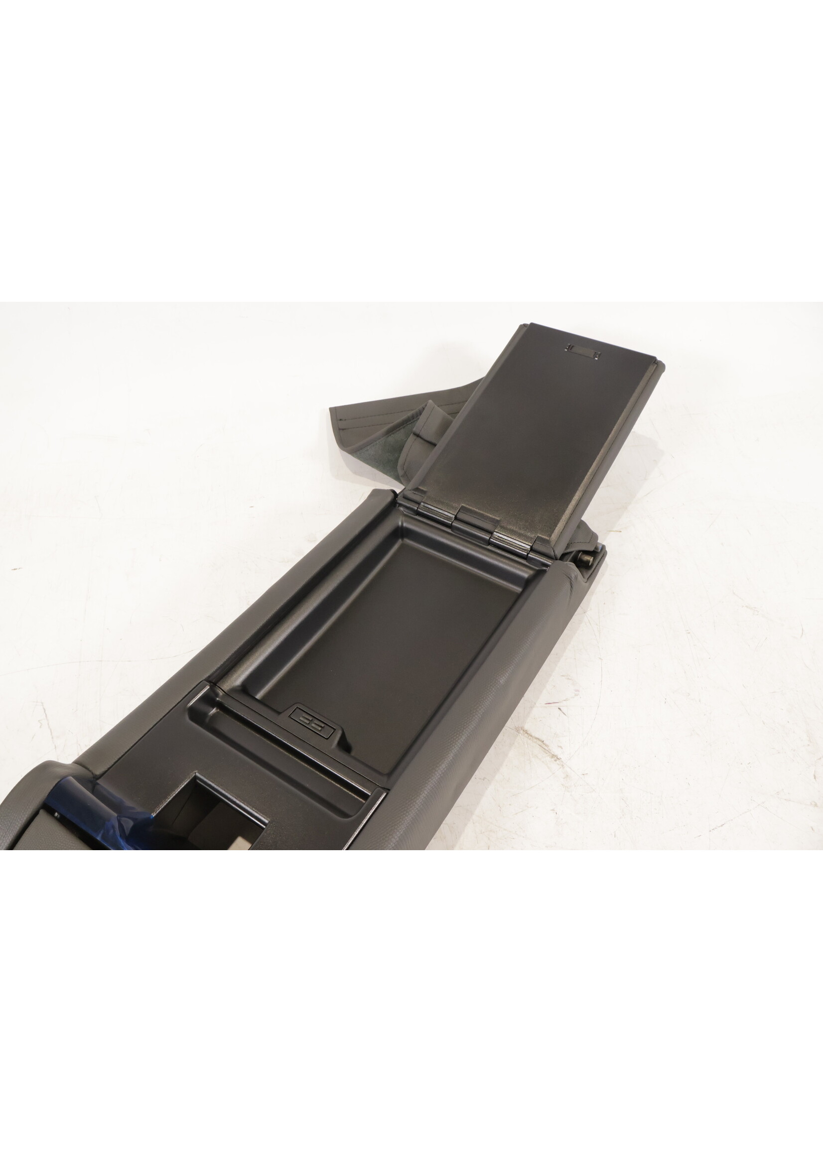 BMW BMW E46 3 Serie OEM Armsteun leer met bekerhouders NIEUW! 52207115970