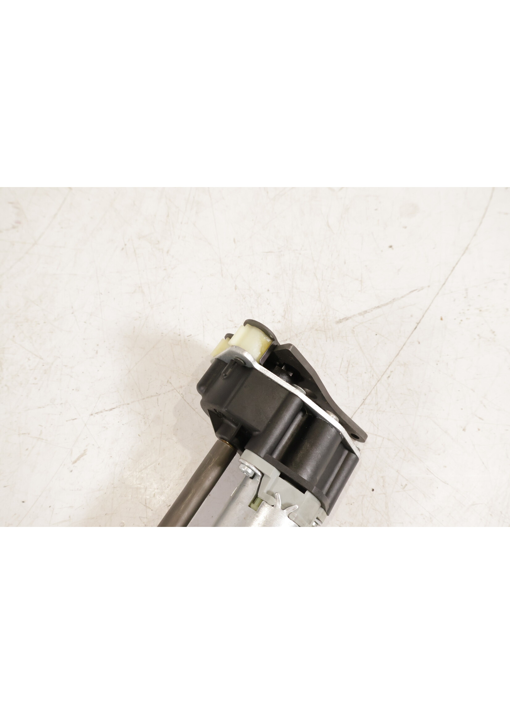 BMW BMW E53 E63 E83 E85 6 Series Z4 X5 OEM Seat adjustment right NEW! 7111880 52107111880