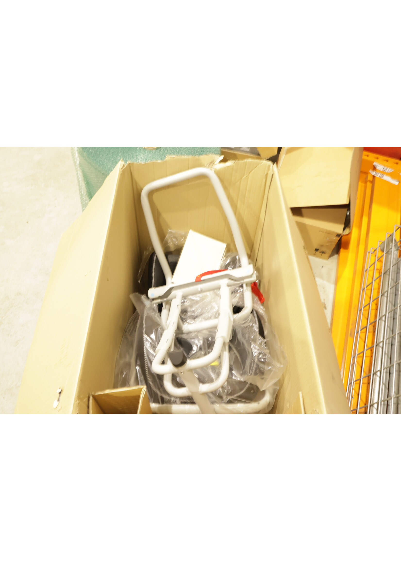 BMW BMW Original Babyseat 0+ with isofix NEW! 82222162842 2162842