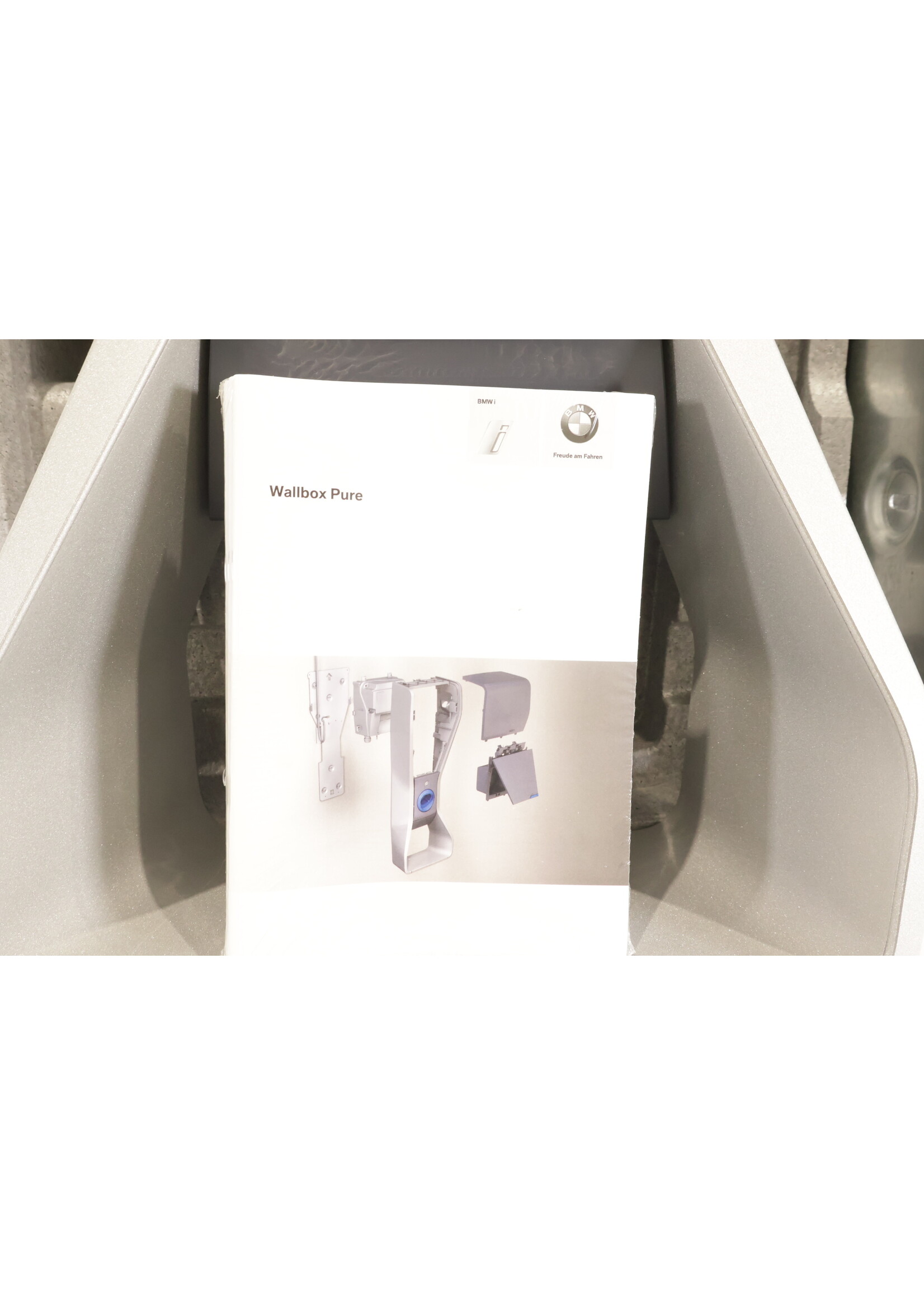 BMW BMW Wallbox pure 3.7KW T2 EU charging station NEW! 61902347658 2347658