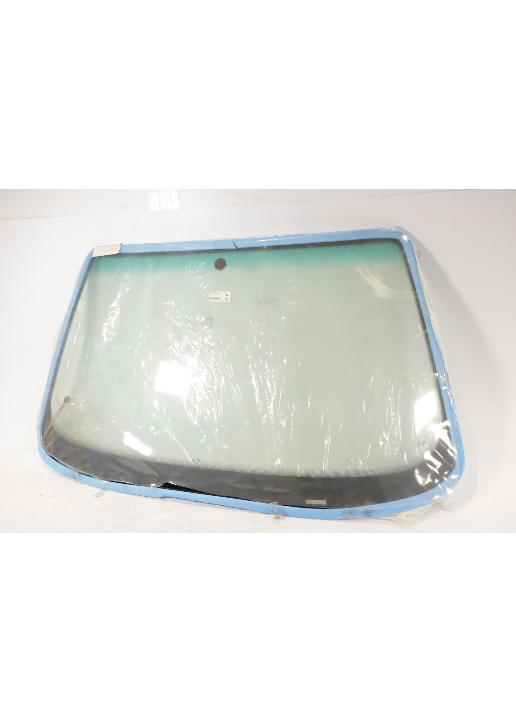 BMW BMW 7 Series E38 OEM Windshield green NEW! 51318125877 8125877