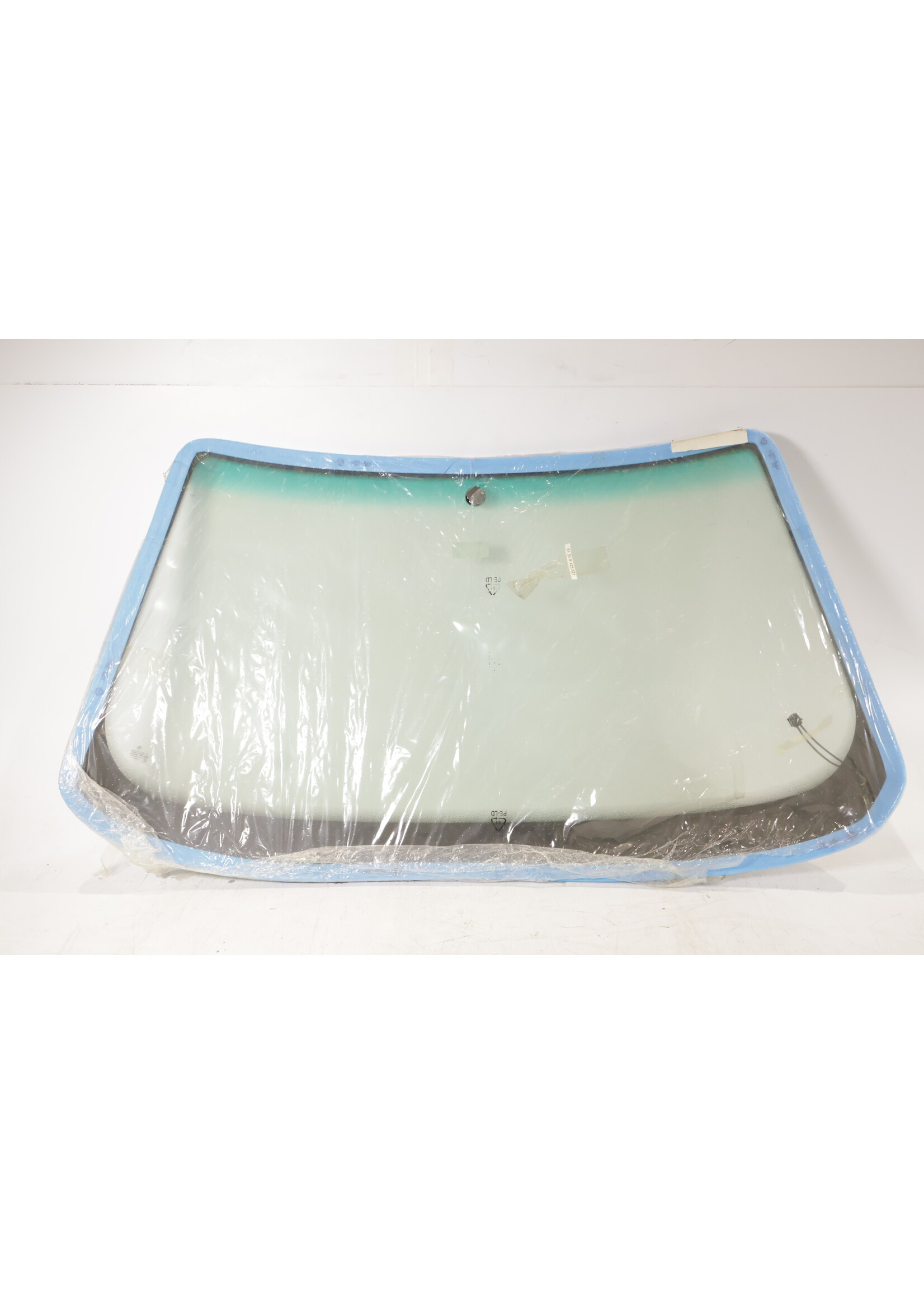 BMW BMW 7 Series E38 OEM Windshield green NEW! 51318125877 8125877