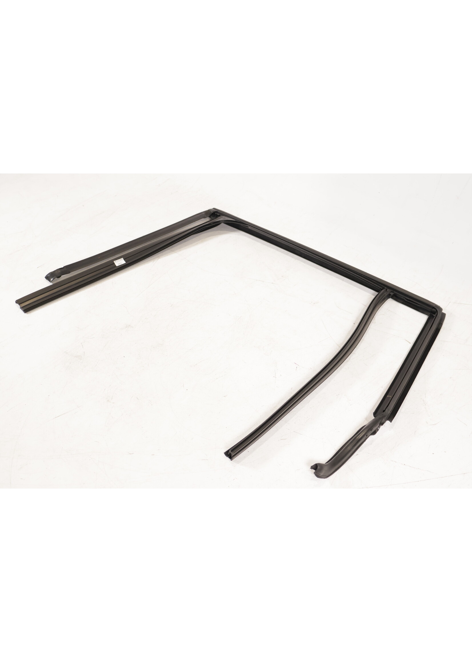 BMW BMW X1 F48 OEM Door window rubber right rear NEW! 7362240 51337362240