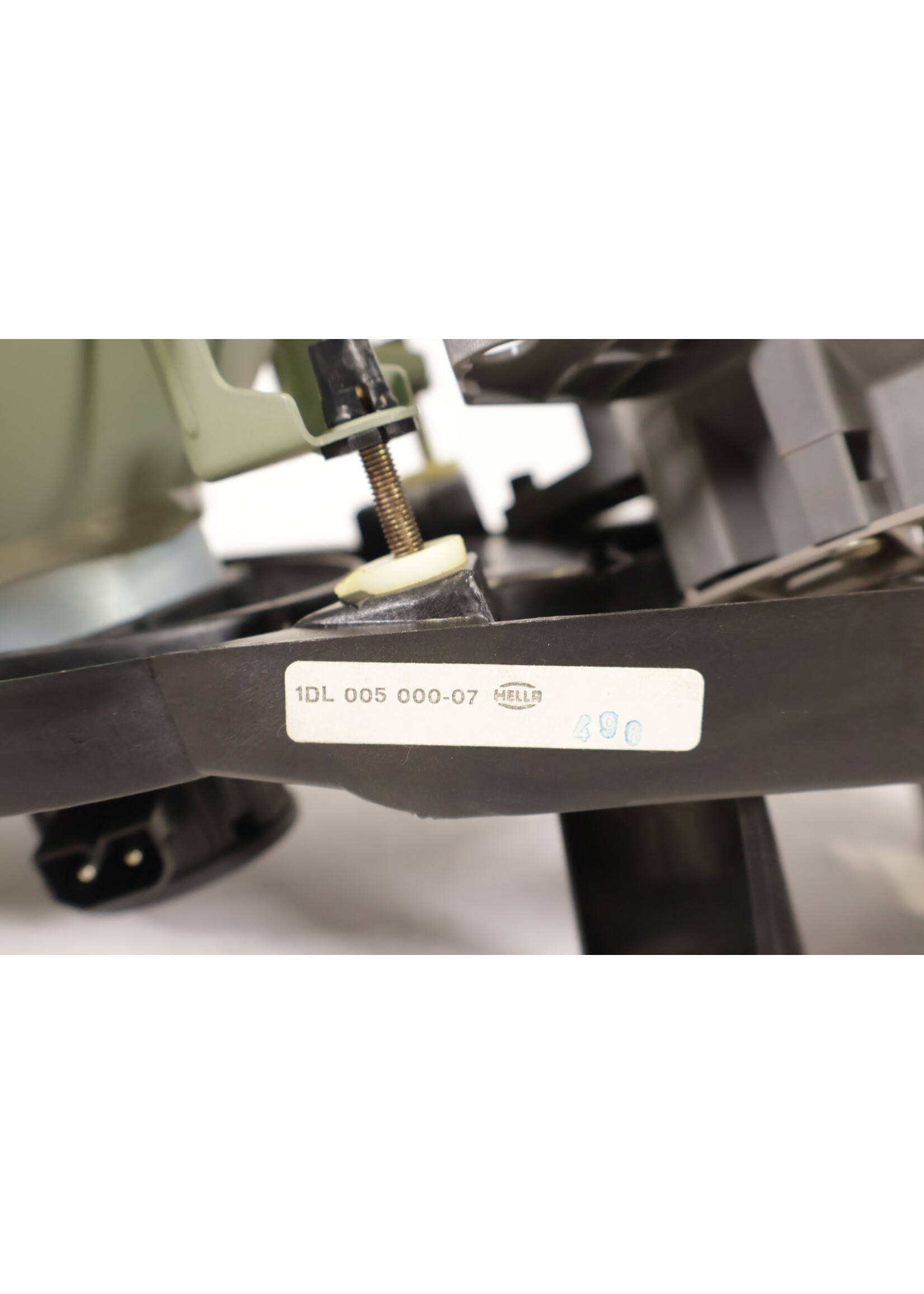 BMW BMW E34 5 Series OEM Headlight HELLA left NEW! 1dl005000 63121378359