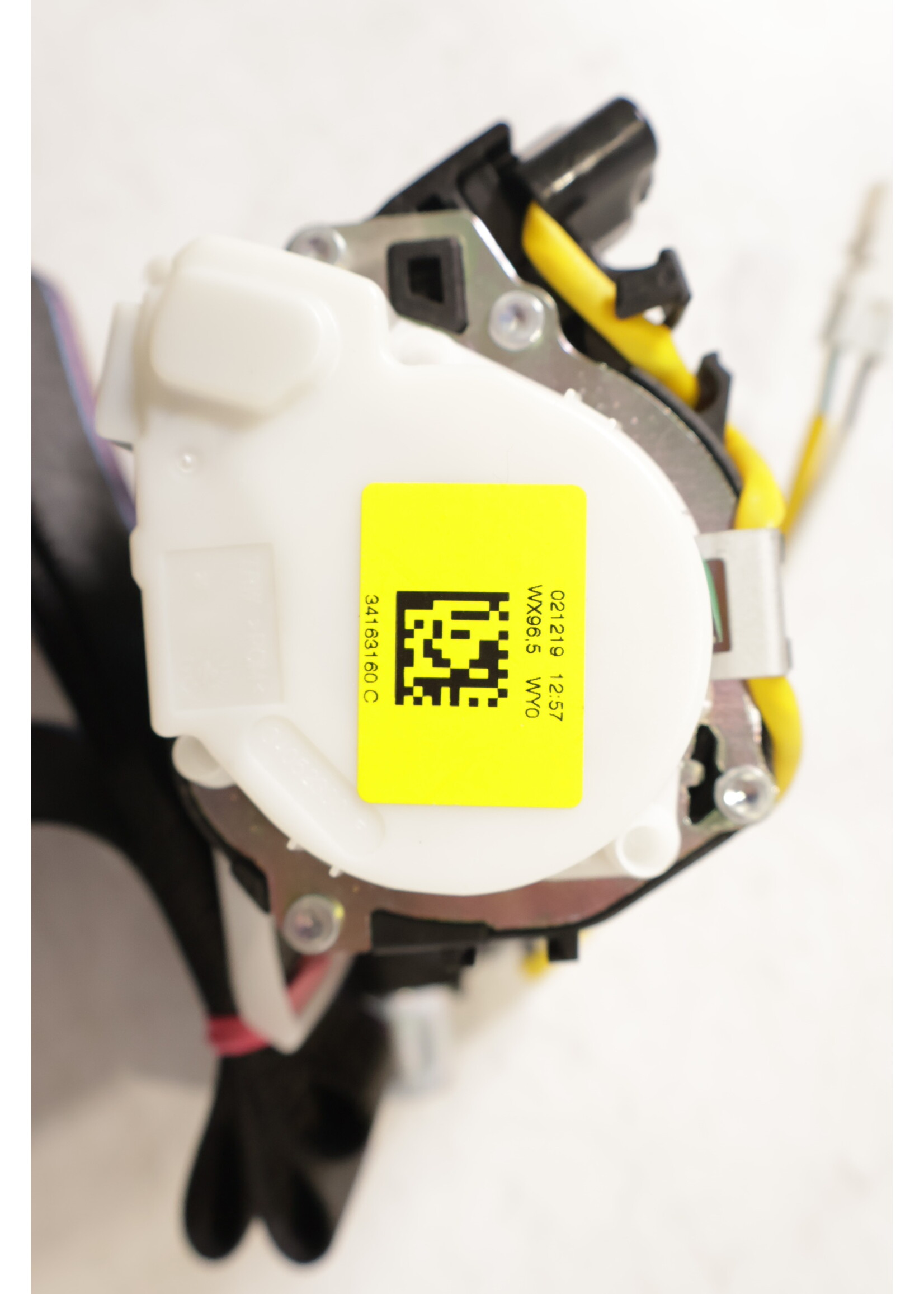 BMW BMW F32 F33 F82 F83 4er OEM Gürtel mit M-Naht vorne links NEU! 72118076215