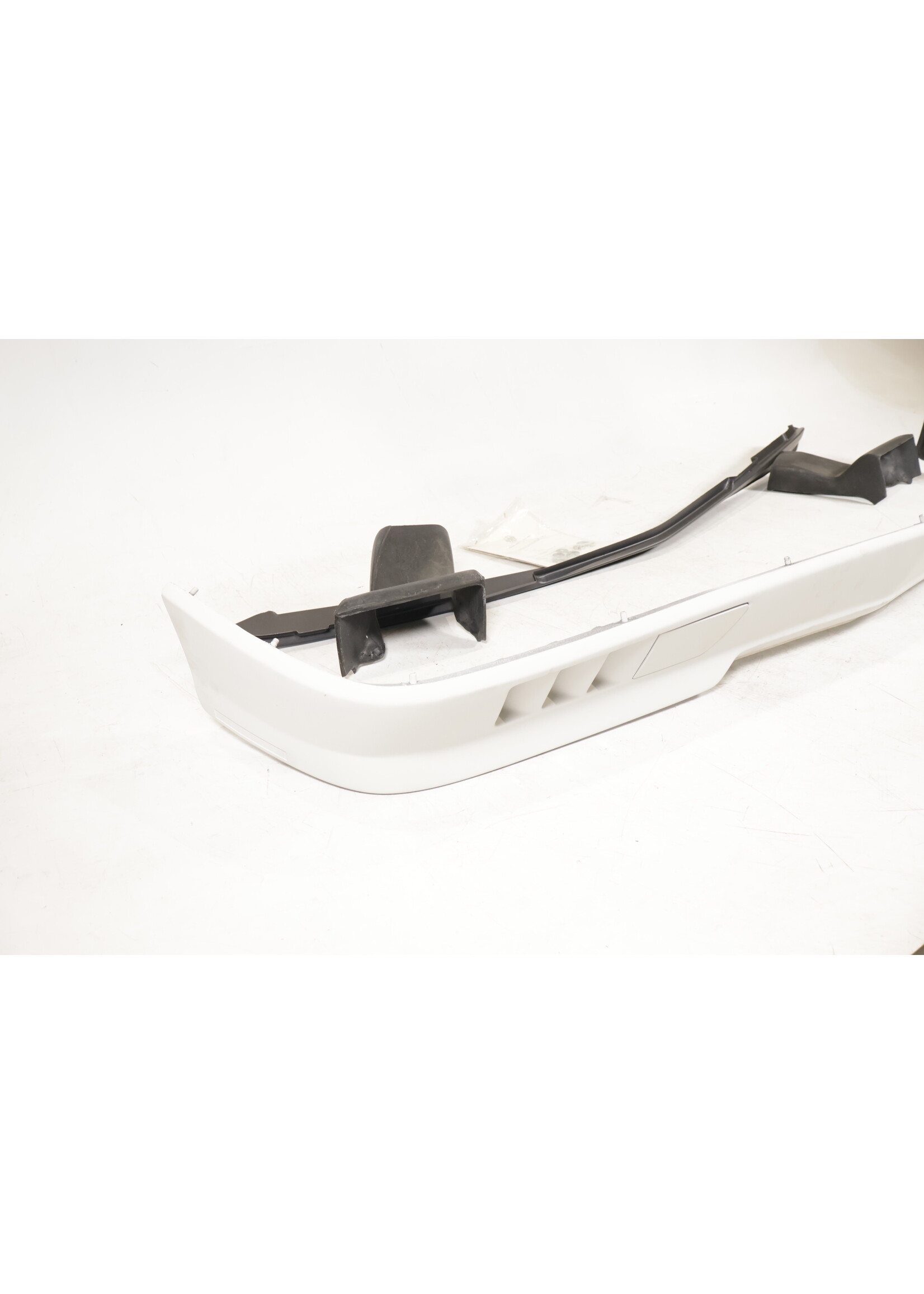 BMW BMW 5 Serie E28 OEM M-Tech Voorbumper spoiler / bumperlip NIEUW! 82119406458 9406458