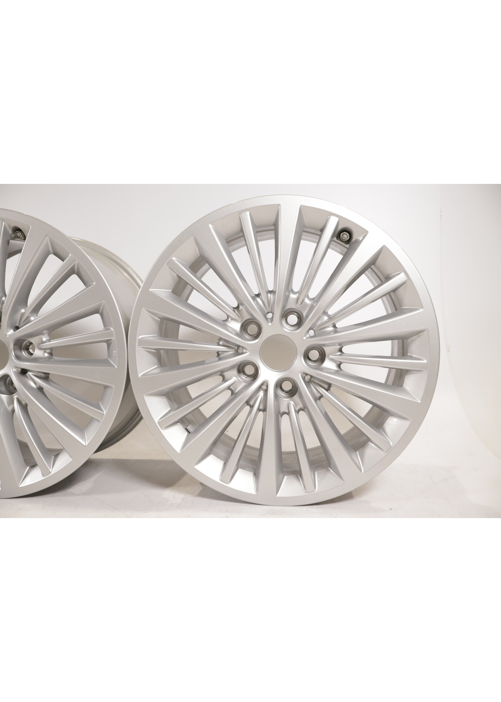 BMW BMW 2 Serie F45 F46 Tourer Demo set velgen met sensoren 17'' Styling 481 6881440