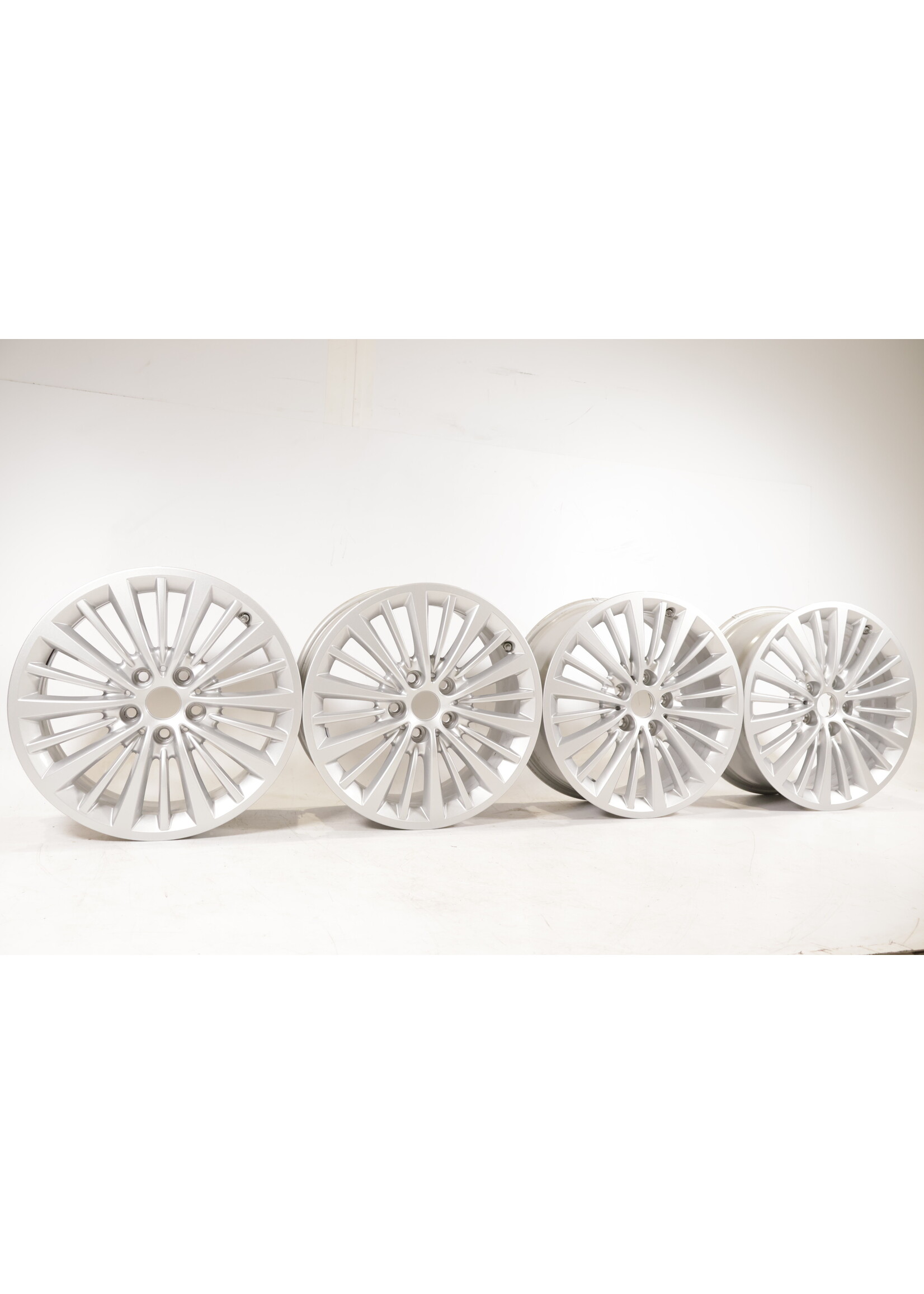 BMW BMW 2 Series F45 F46 Tourer Demo set rims with sensors 17'' Styling 481 6881440