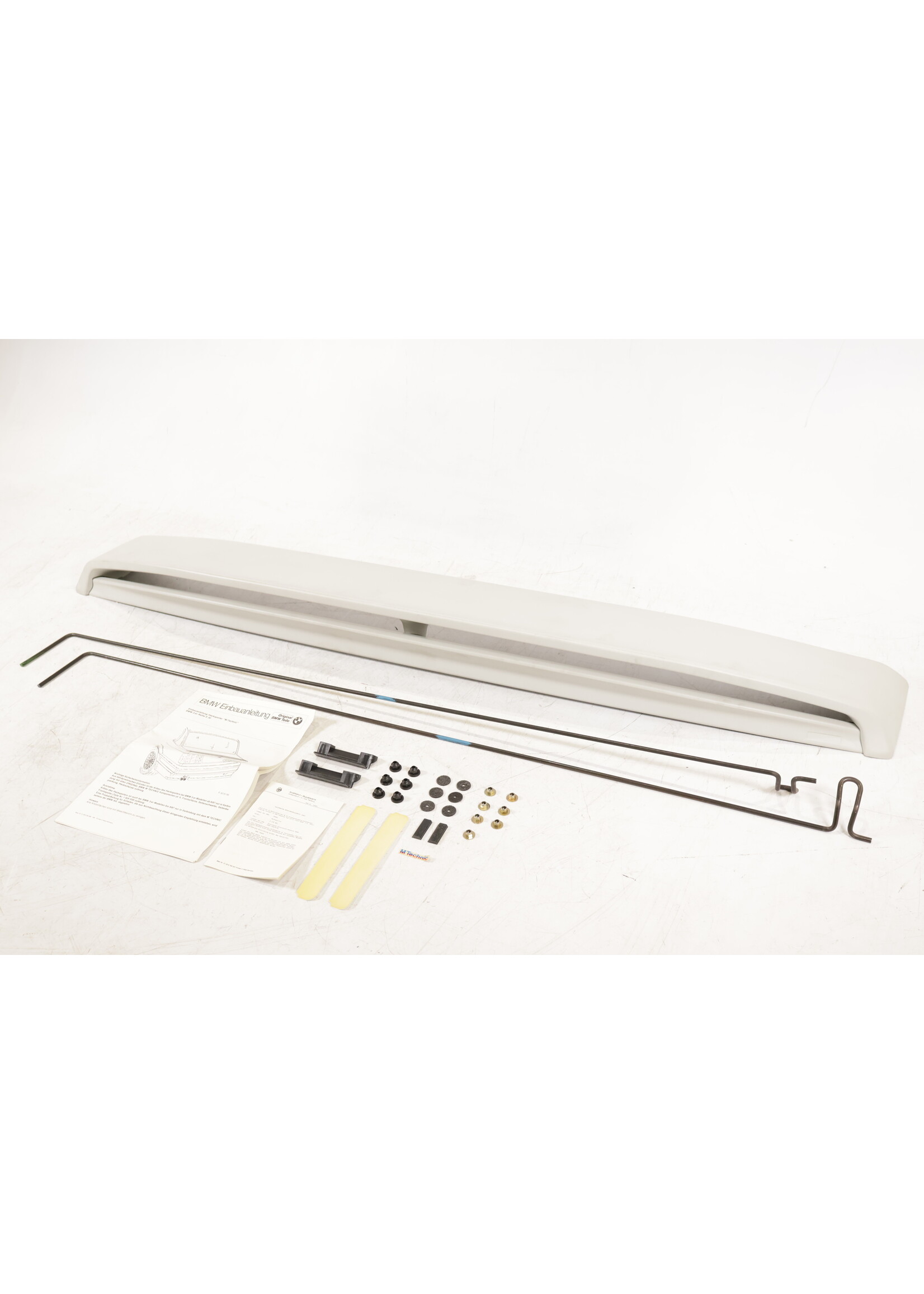 BMW BMW E30 3 Serie OEM M Tech 2 achterklep spoiler set NIEUW! 51712239717