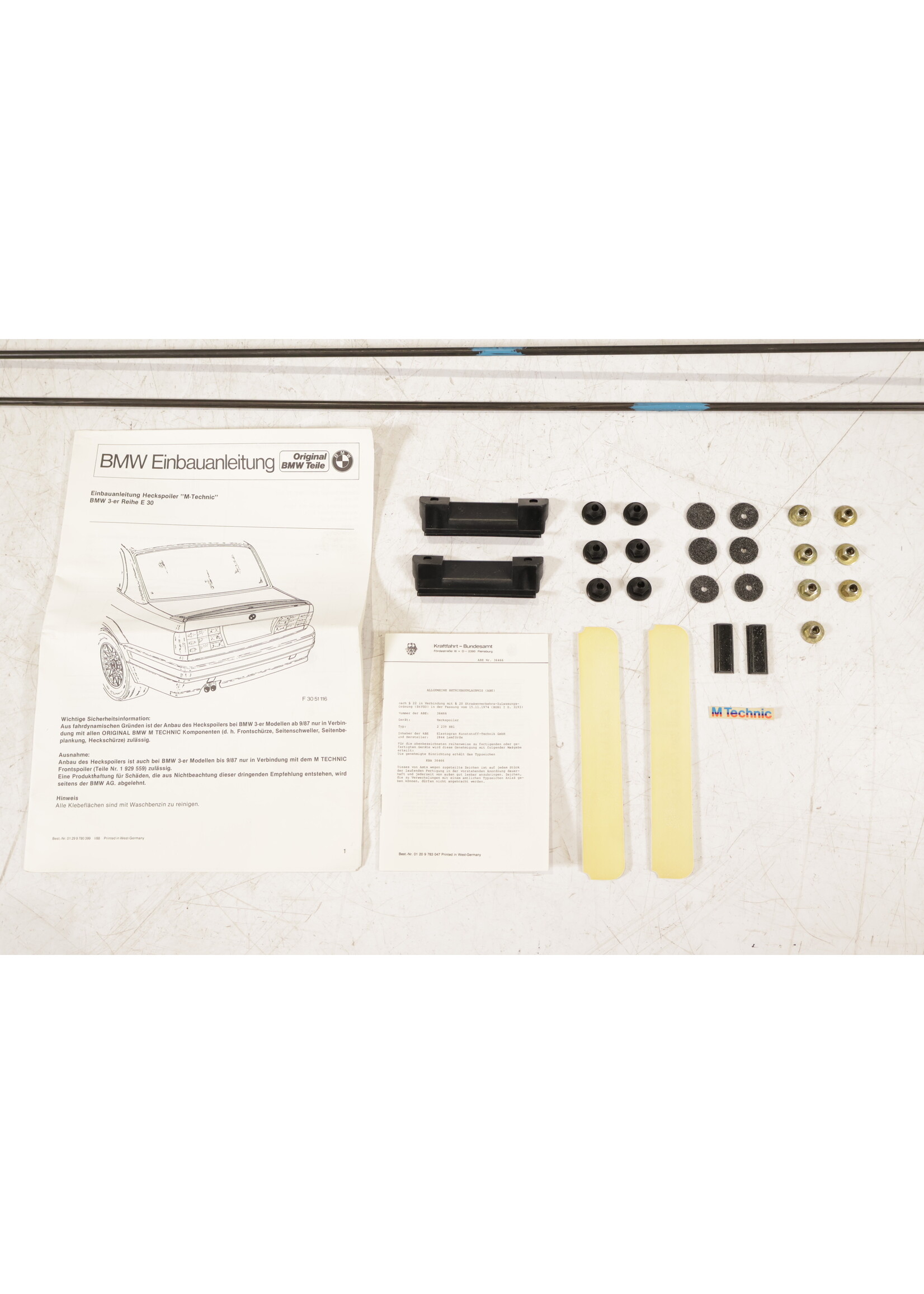 BMW BMW E30 3 Serie OEM M Tech 2 achterklep spoiler set NIEUW! 51712239717