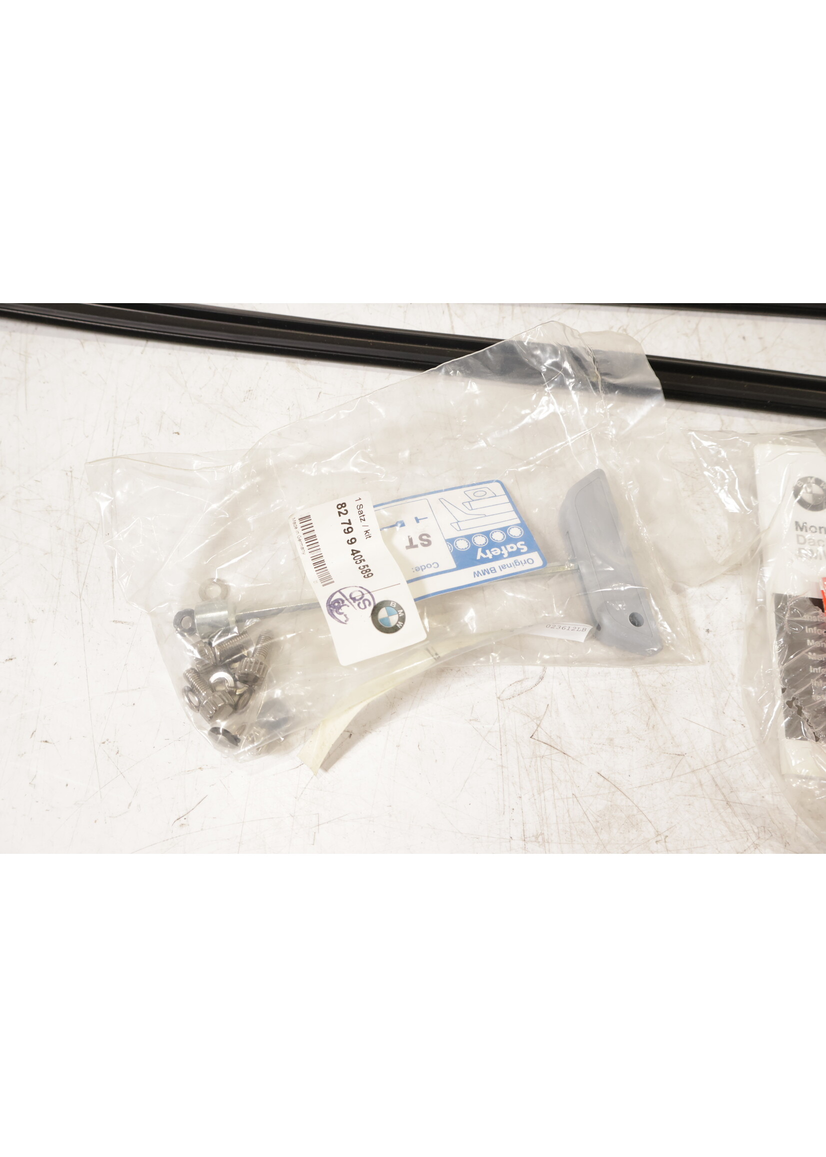 BMW BMW 3 Series E46 Compact OEM Roof rack set NEW! 82710018217