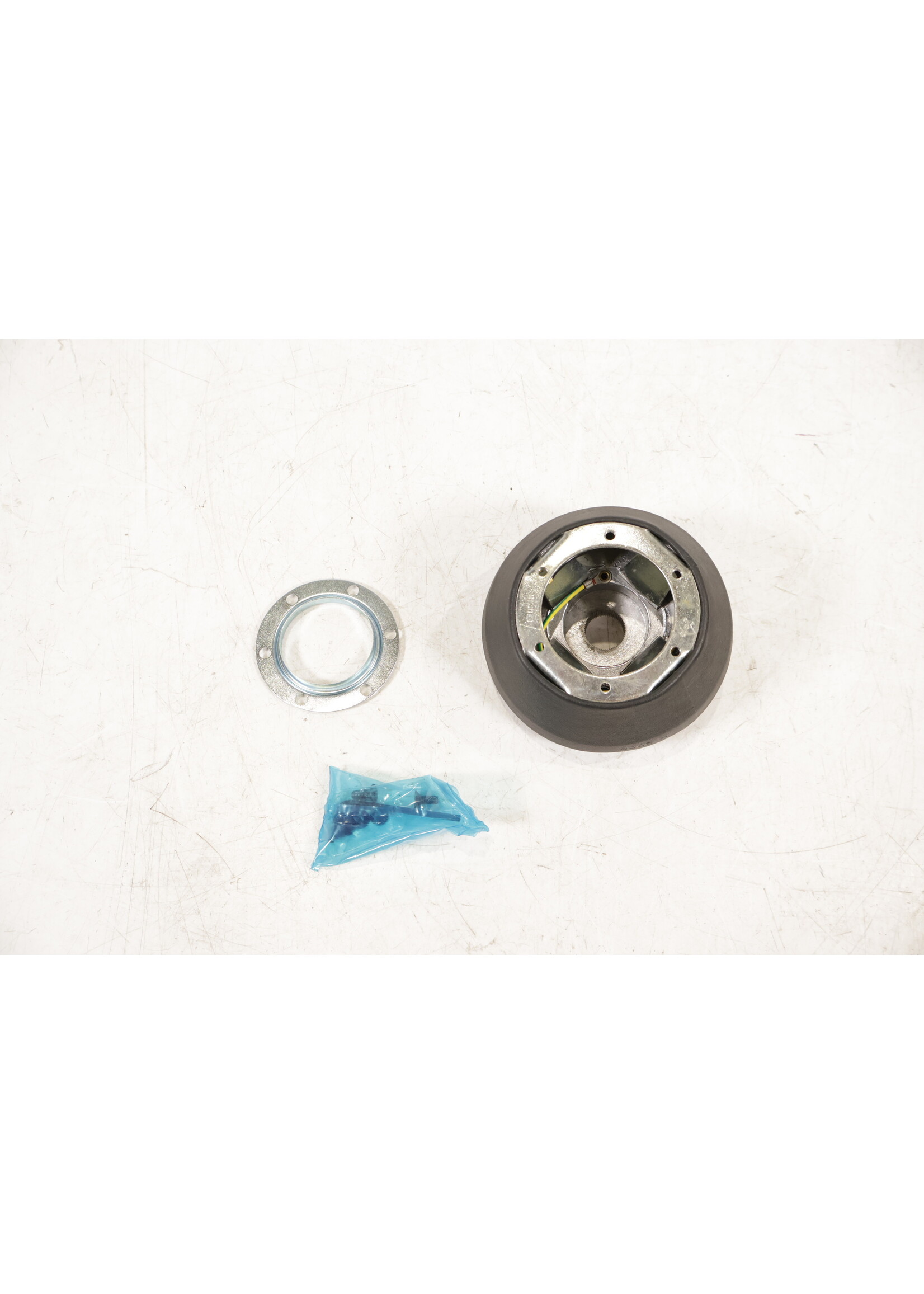 BMW BMW E36 3er & Z3 MOMO Lenkradnaben Set NEU! 12111112011