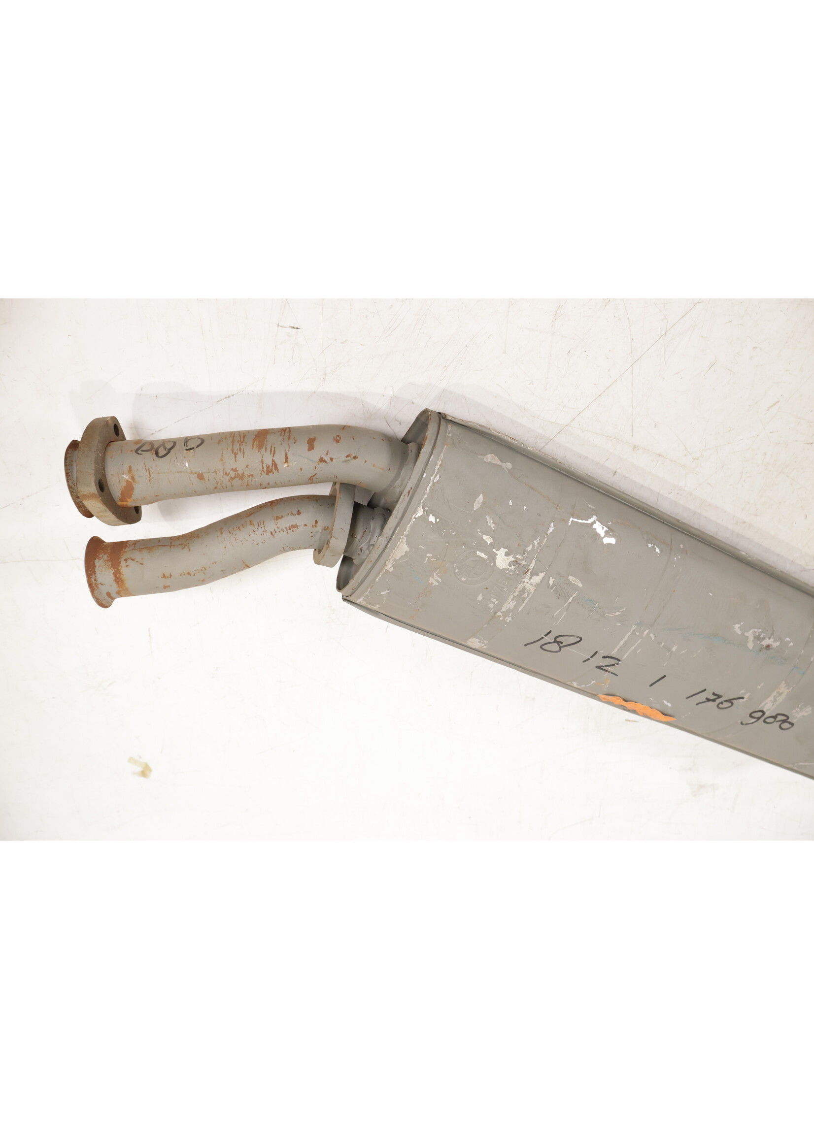 BMW BMW E30 3 Serie 323i 325i OEM middendemper uitlaat NIEUW! 18121176980 1176980