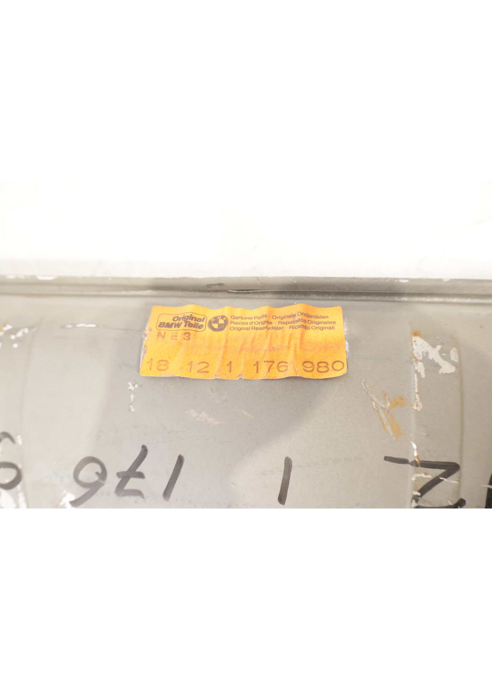 BMW BMW E30 3 Serie 323i 325i OEM middendemper uitlaat NIEUW! 18121176980 1176980