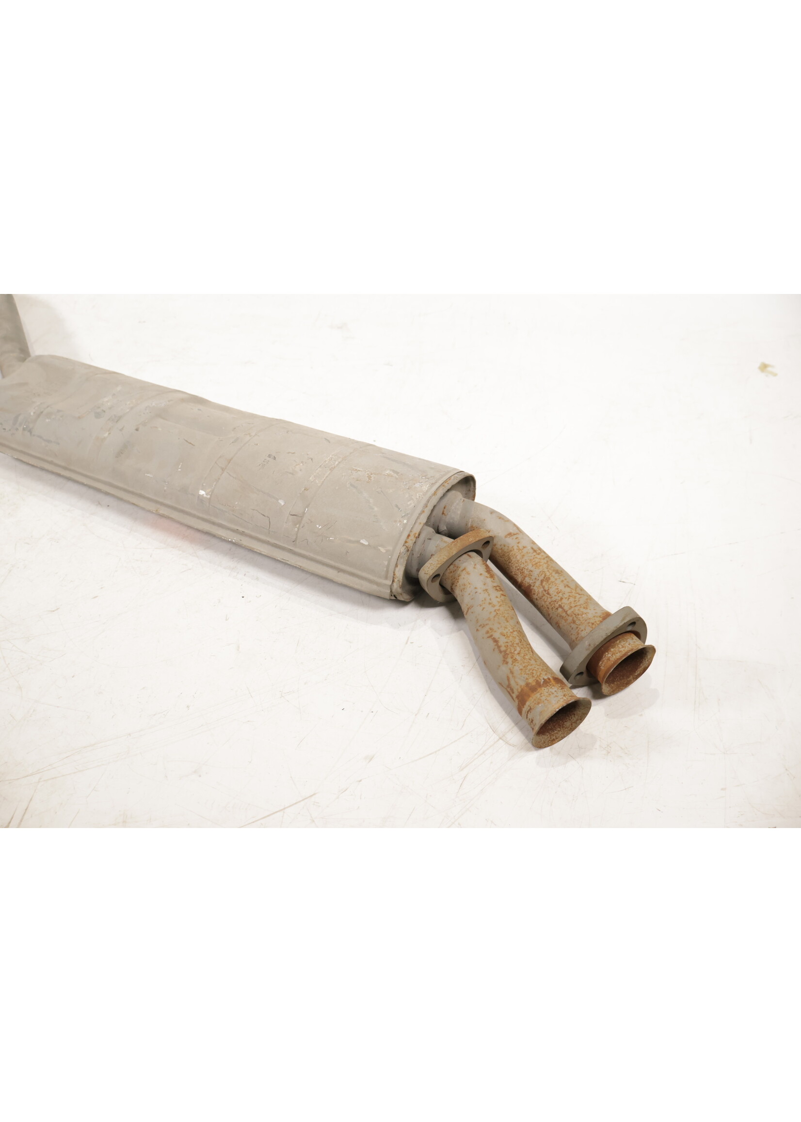 BMW BMW E30 3er 323i 325i OEM Mittelschalldämpfer Auspuff NEU! 18121176980 1176980