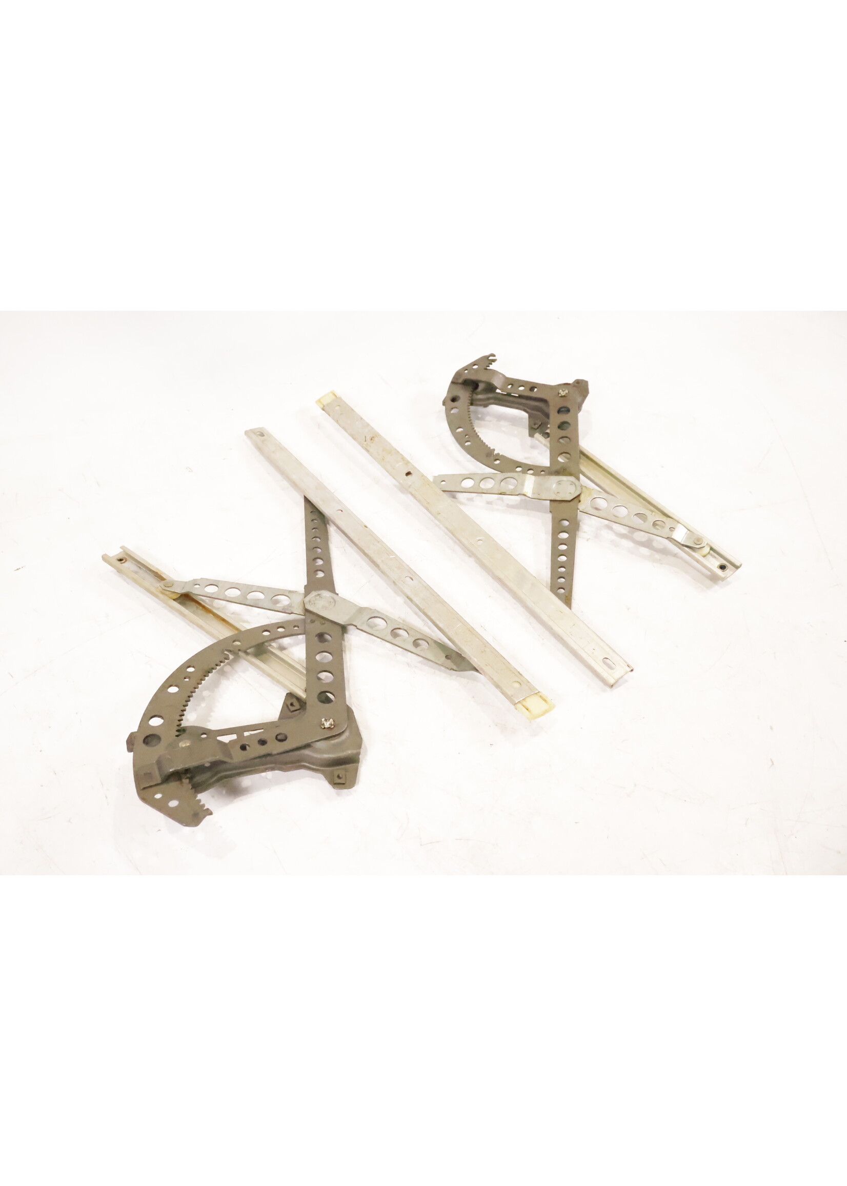 BMW BMW E23 7 Serie OEM Raammechanisme links en rechts achter NIEUW! 1867923 1867924