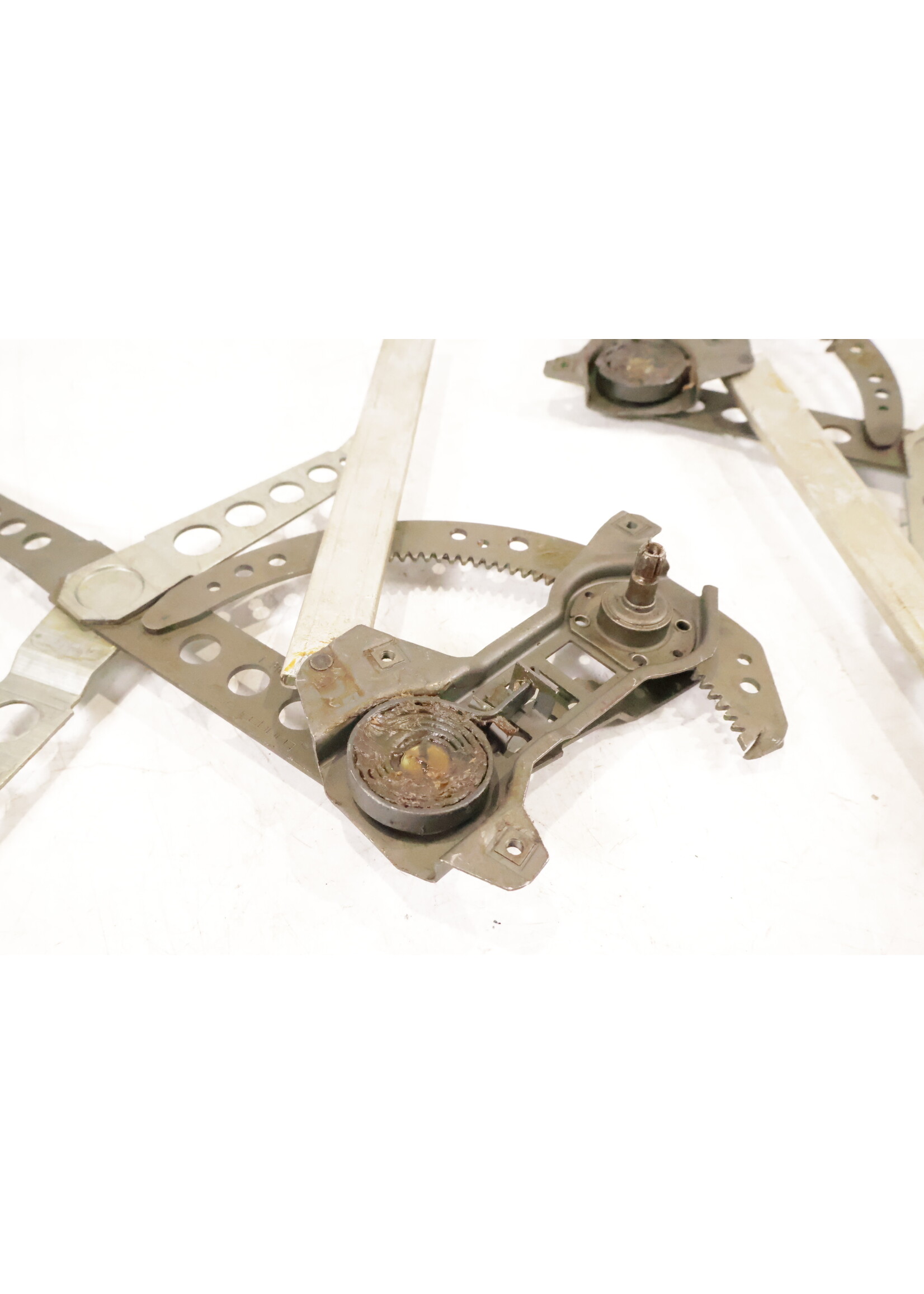 BMW BMW E23 7 Serie OEM Raammechanisme links en rechts achter NIEUW! 1867923 1867924