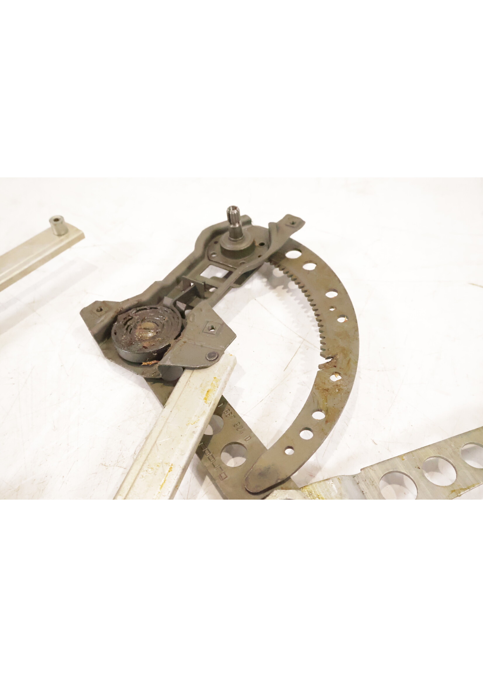 BMW  BMW E23 7er OEM Fensterheber links und rechts hinten NEU! 1867923 1867924