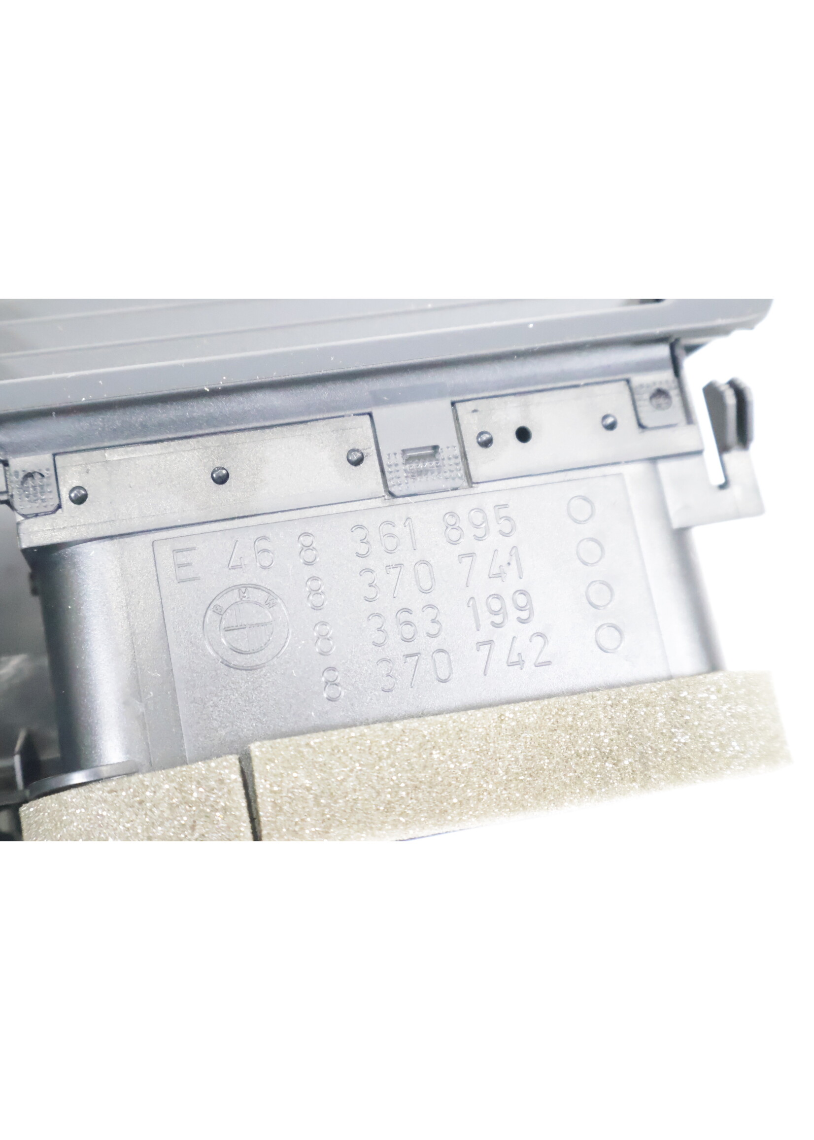 BMW BMW E46 3er OEM Heizgitter Mitte NEU! 64228361895 8361895