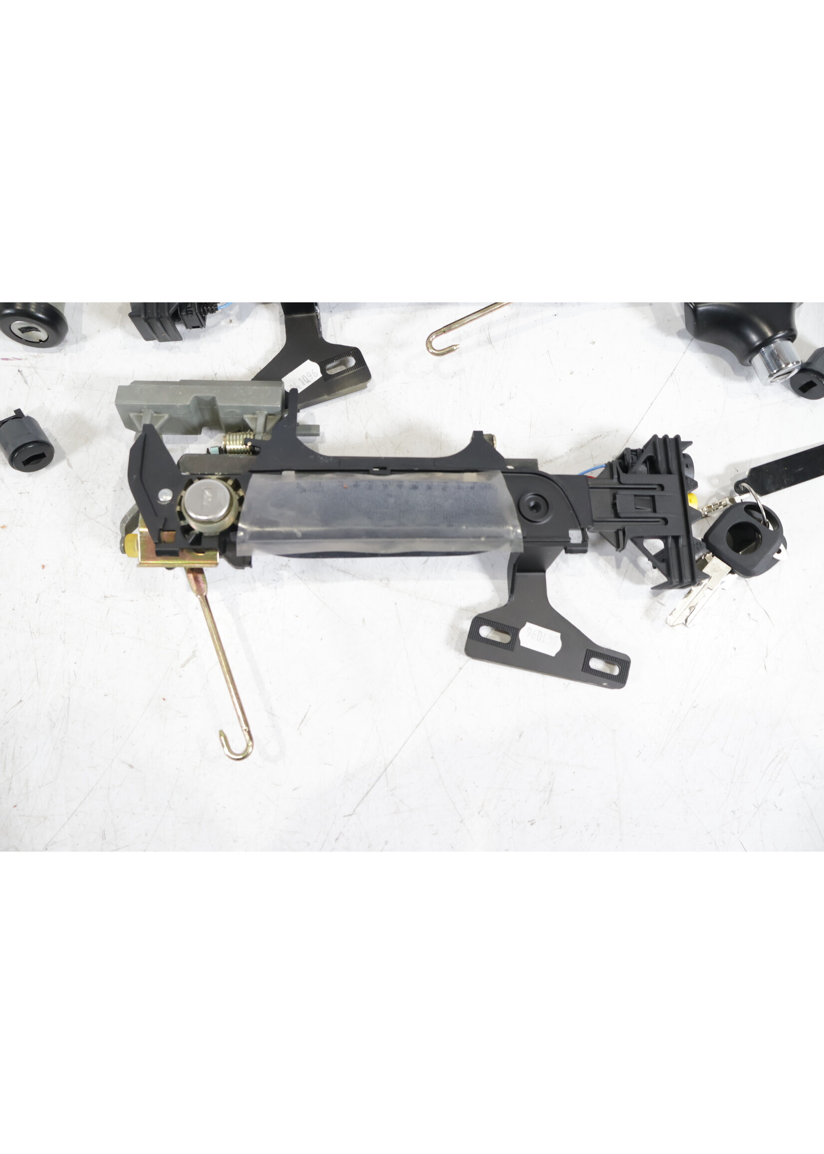 BMW BMW 5 Serie E34 OEM Set sleutels en sloten NIEUW! 51218116396 51218194599