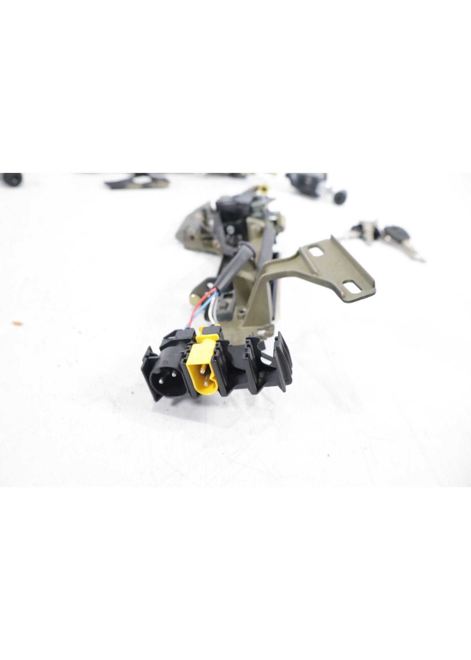 BMW BMW 5 Series E34 OEM Set of keys and locks NEW! 51218116396 51218194599