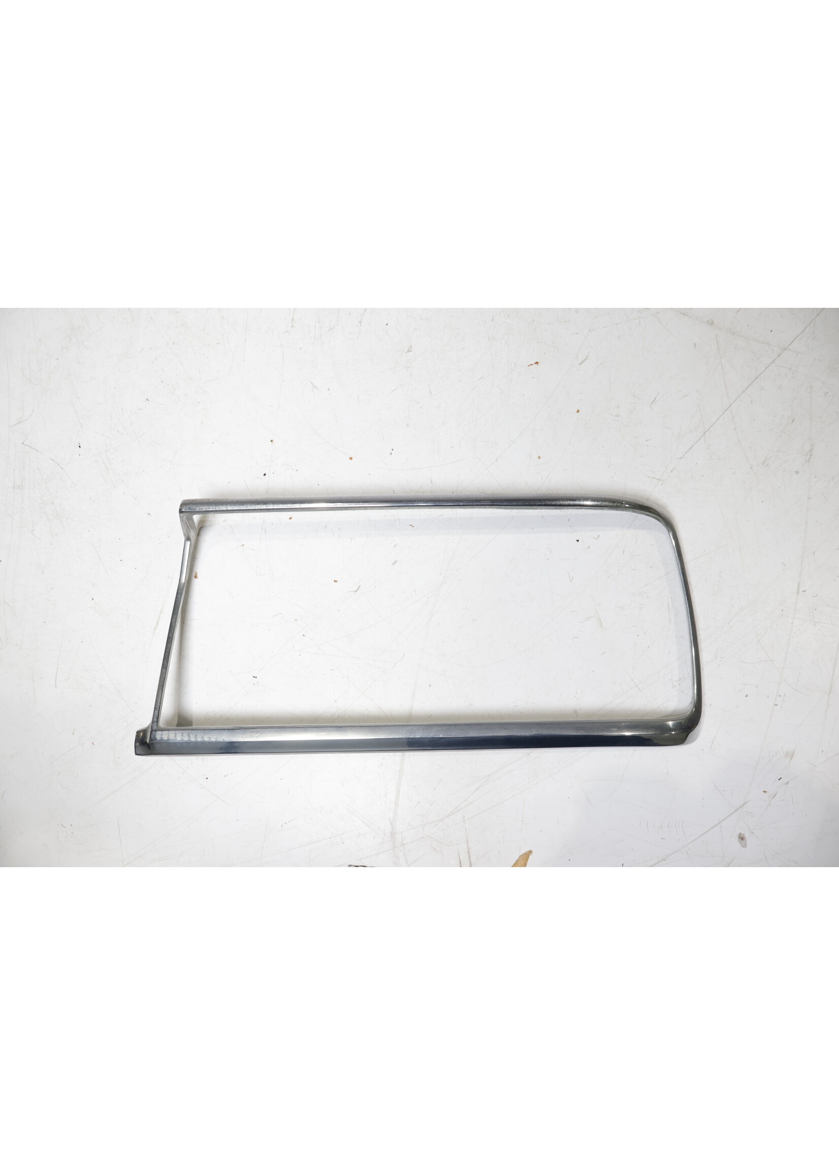 BMW BMW 7 Serie E23 OEM Achterlicht chrome sierstrip rechts NIEUW! 63211361928