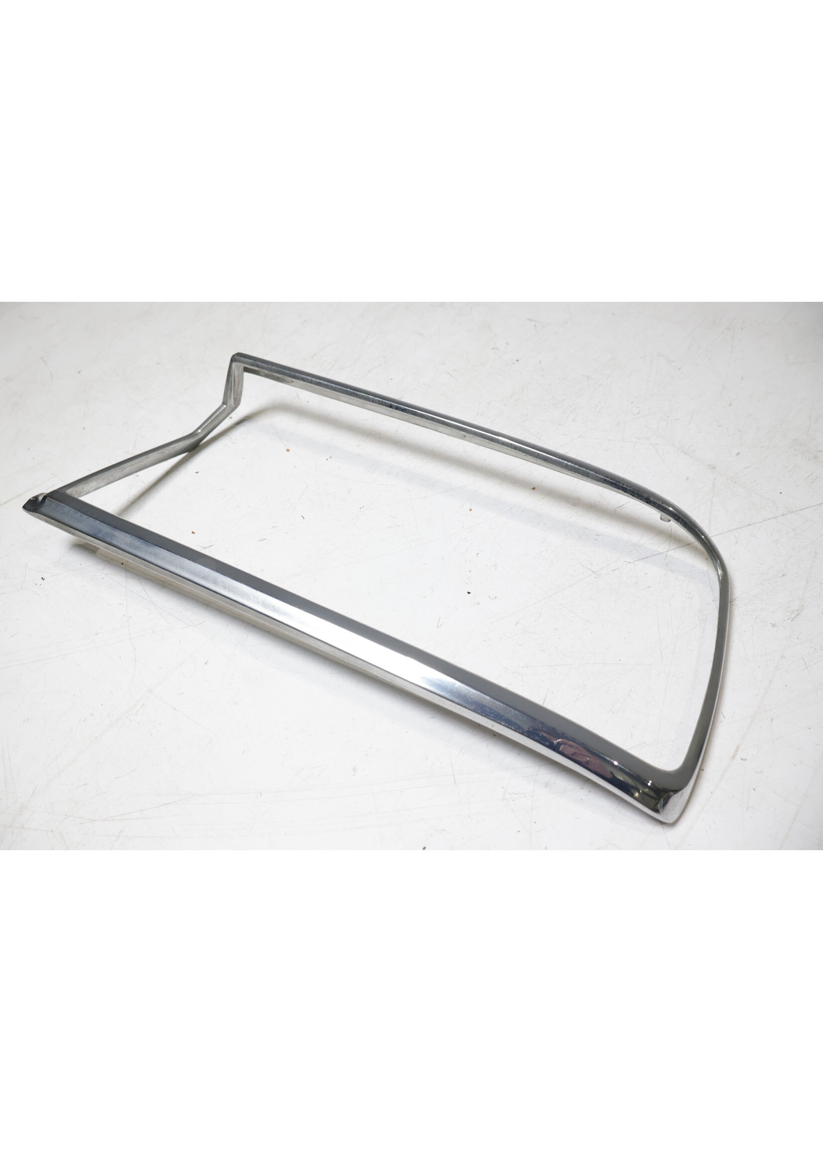 BMW BMW 7 Serie E23 OEM Achterlicht chrome sierstrip rechts NIEUW! 63211361928