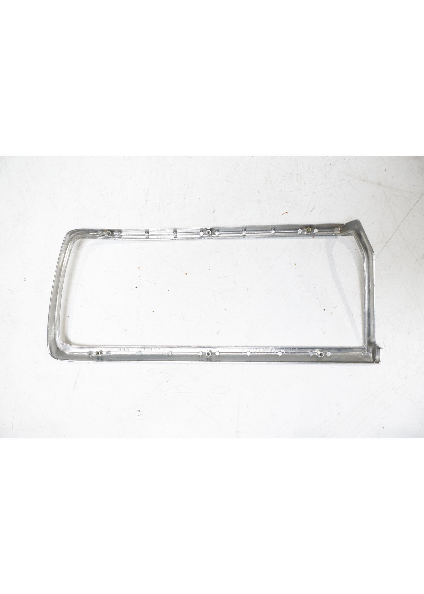 BMW BMW 7 Serie E23 OEM Achterlicht chrome sierstrip rechts NIEUW! 63211361928