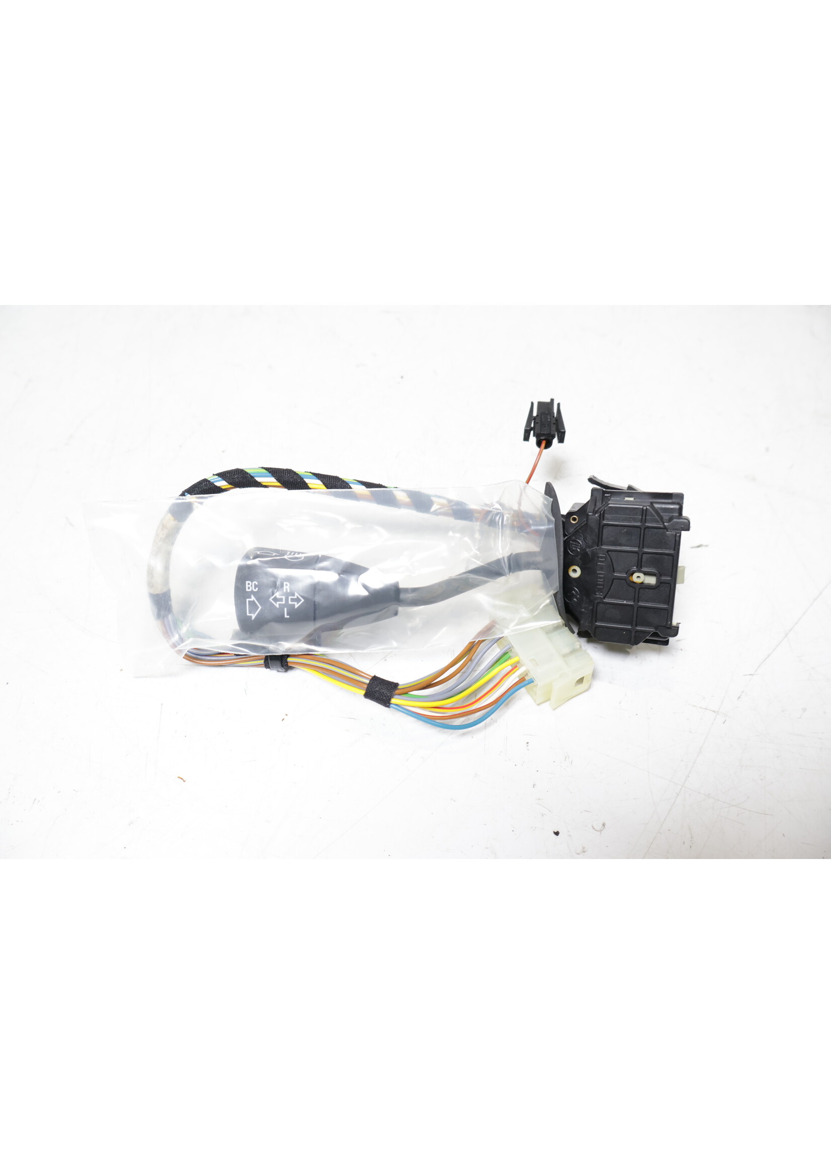 BMW BMW 7 Series E32 OEM Switch indicator / high beam NEW! 61318350693